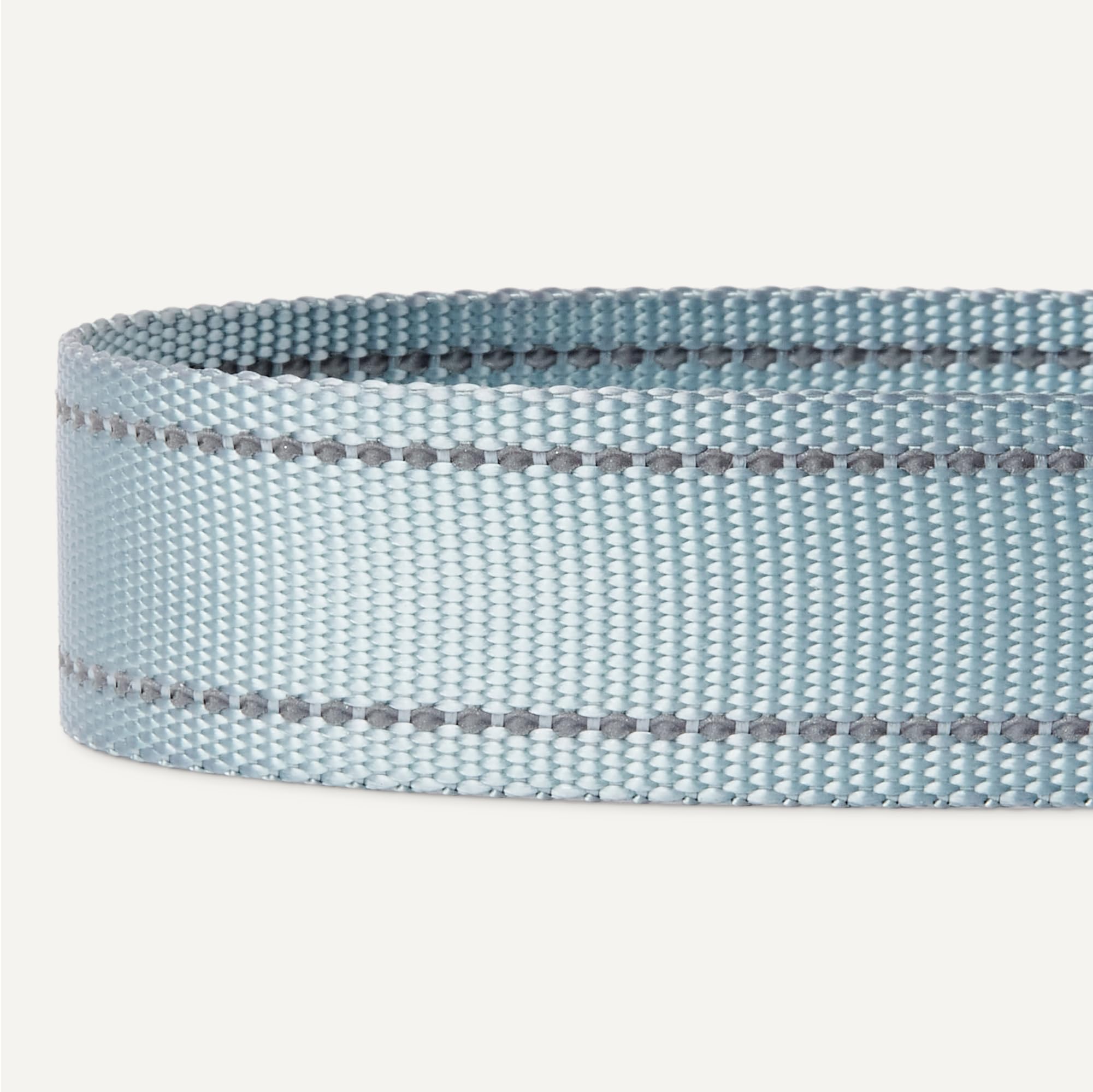 Amazon Basics Ceinture de Sécurité pour Chien, Harnais de Voiture Ajustable pour Chien, Ceinture réglable de 67,0cm, Bol de Voyage Pliable de 13,0cm x 5,5cm/1,5cm, Noir/Bleu/Orange