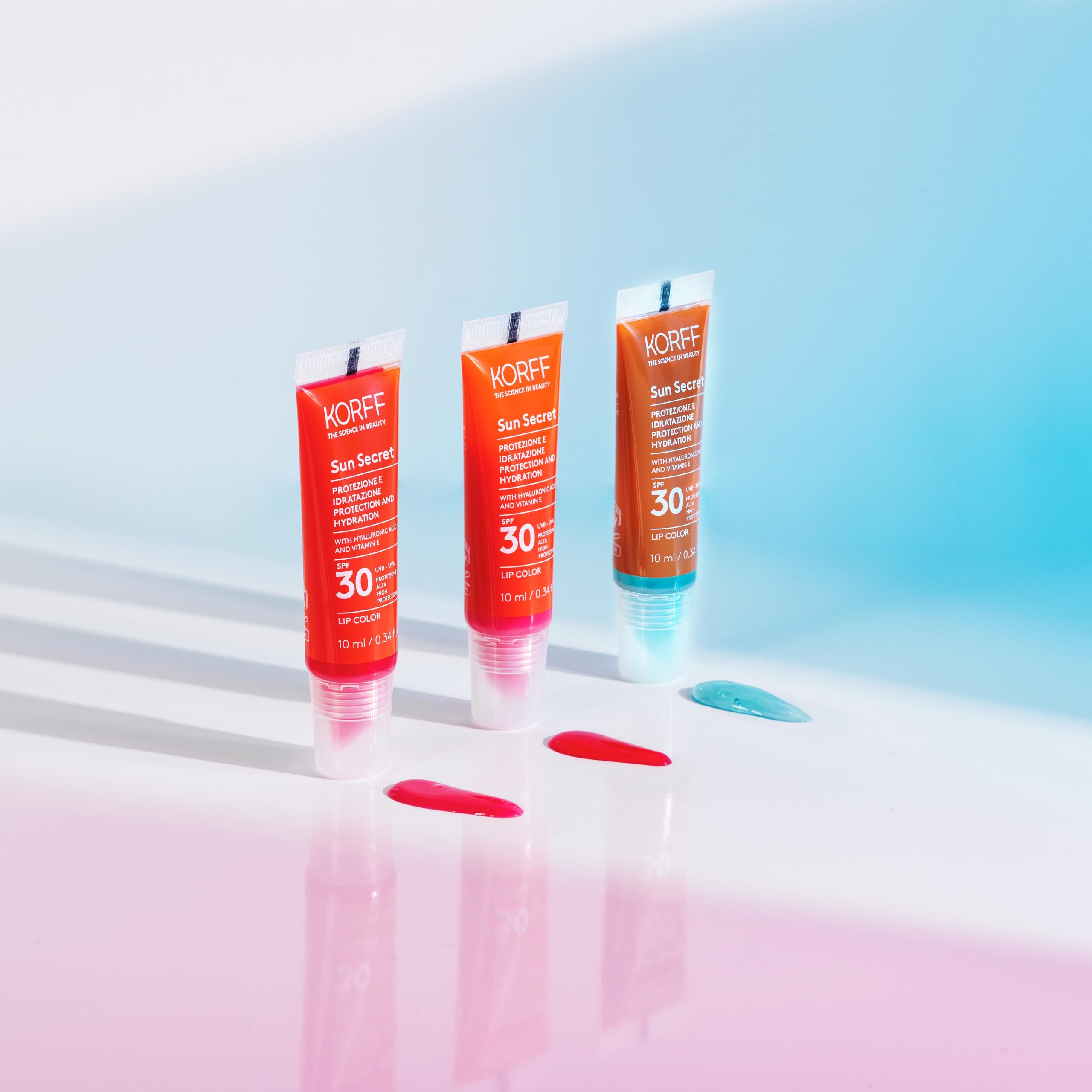 Korff Sun Secret Lip Color SPF30, Protezione Solare Labbra, Effetto Lucido, Acido Ialuronico, Vitamina E e Burro di Karitè, 03 Cherry Red,10 ml