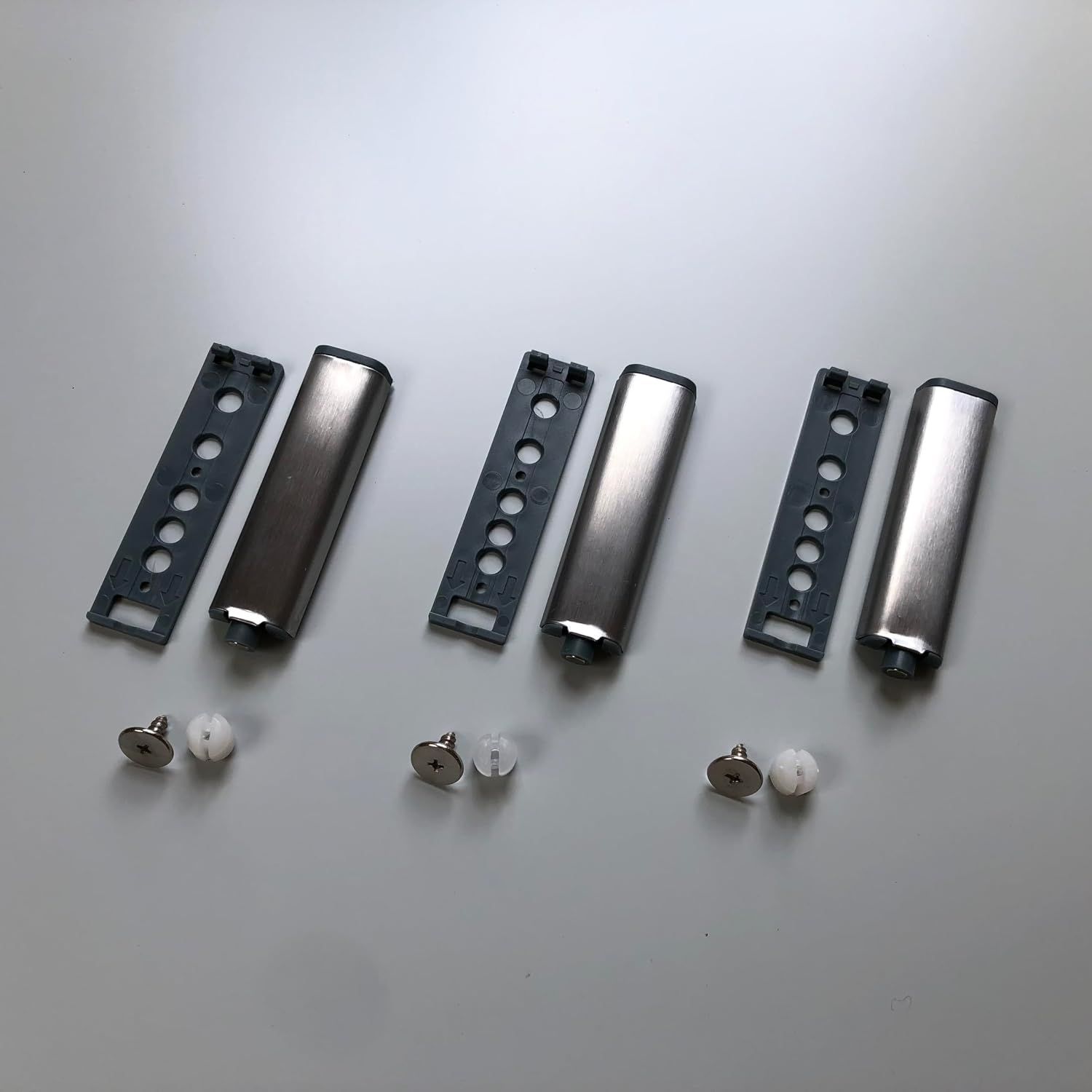 NELI Set of 3 Pressure Door Openers for Cabinet Doors and Drawers – Push to Open – with Magnet – Also Suitable for the Kitchen Furniture Series "Metod", Silver, 7.8 cm x 2 cm x 1.1 cm