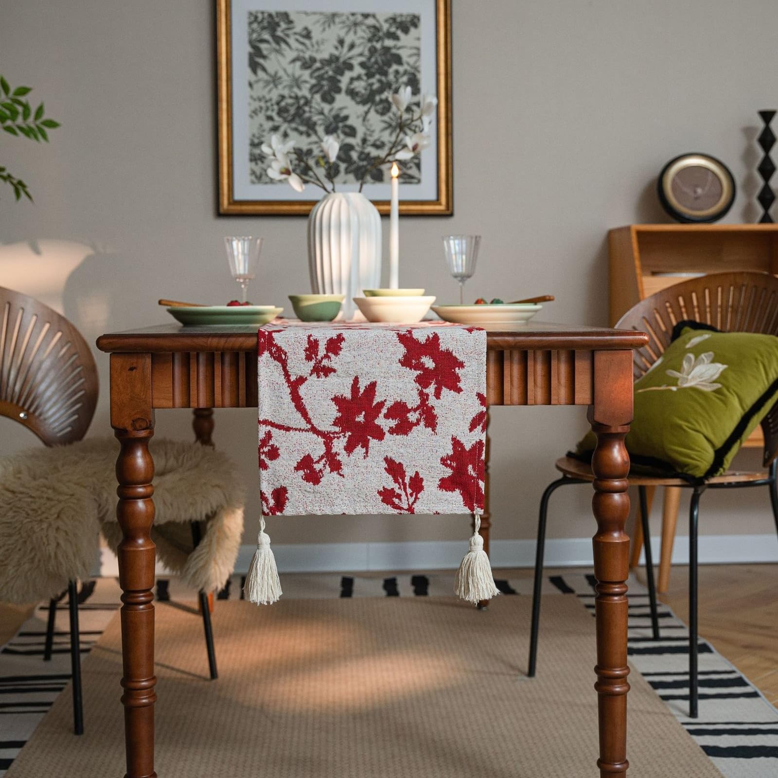 Chemin de table rouge jacquard idéal pour vos repas de fête et décos de table de vacances