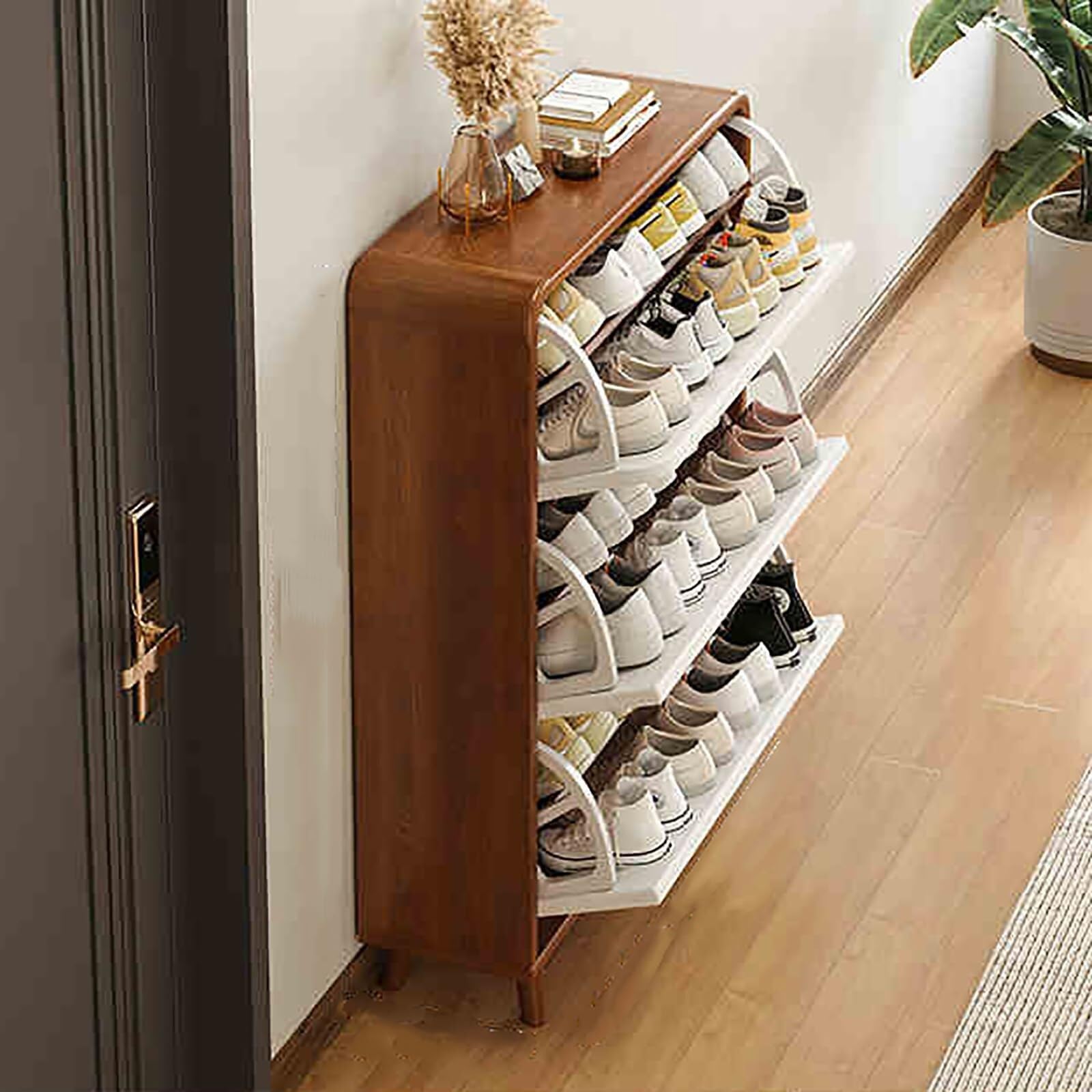 Étagère à chaussures peu encombrante avec rangement dissimulé sur pied
