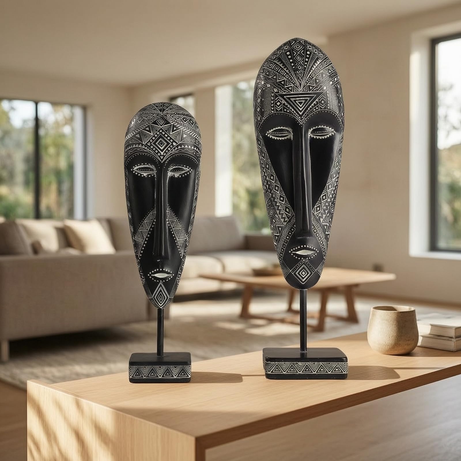 Scultura Decorativa Maschera Allungata in Resina con Disegni Geometrici E Punteggiati su Asta E Base Rettangolare Adatta per Consolle Tavolo Ingresso Ufficio Libreria