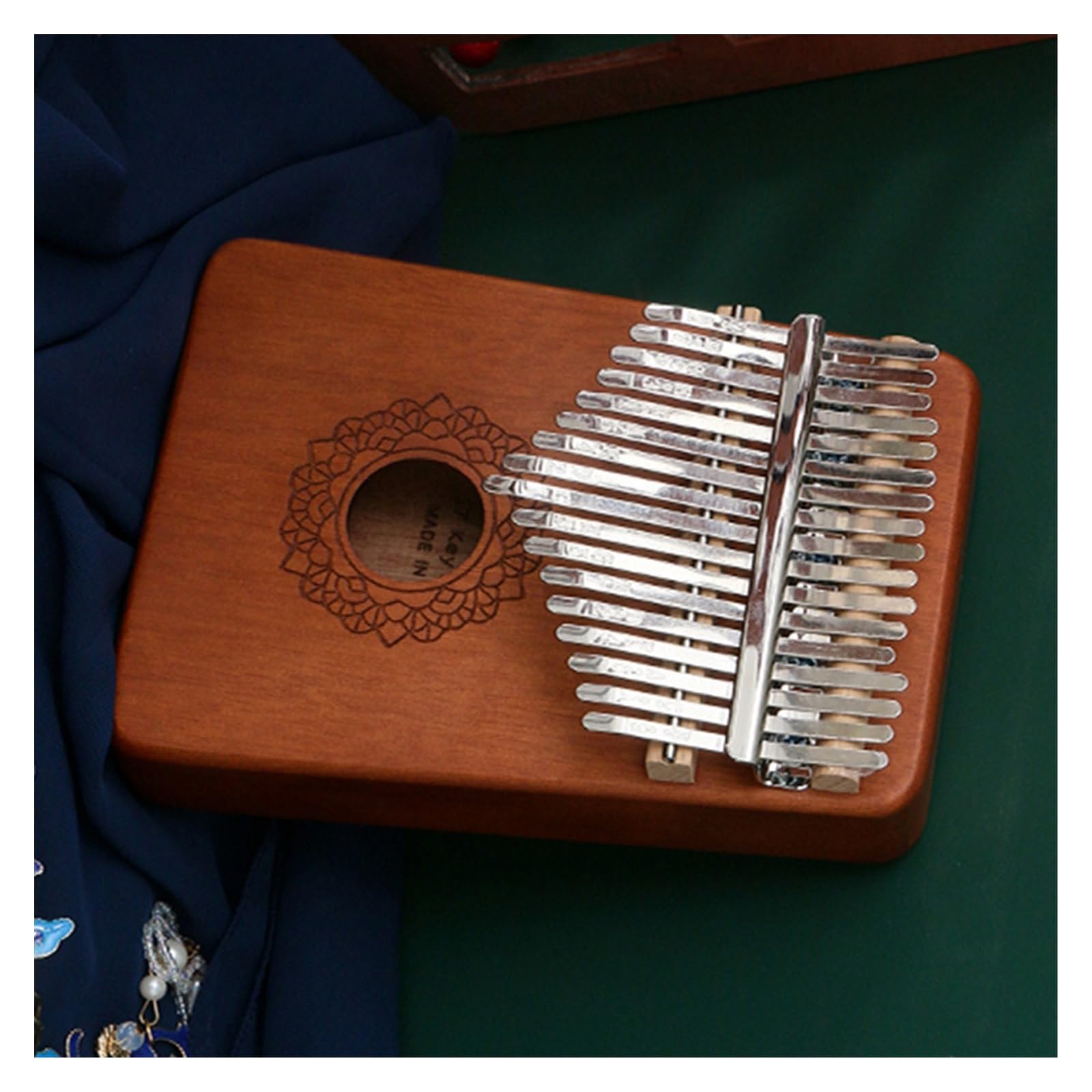 kalimba mini Chromatyczny 17-tonowy fortepian kciukowy Kalimba przenośny fortepian palcowy dla początkujących kwitnący kwiat w kolorze retro