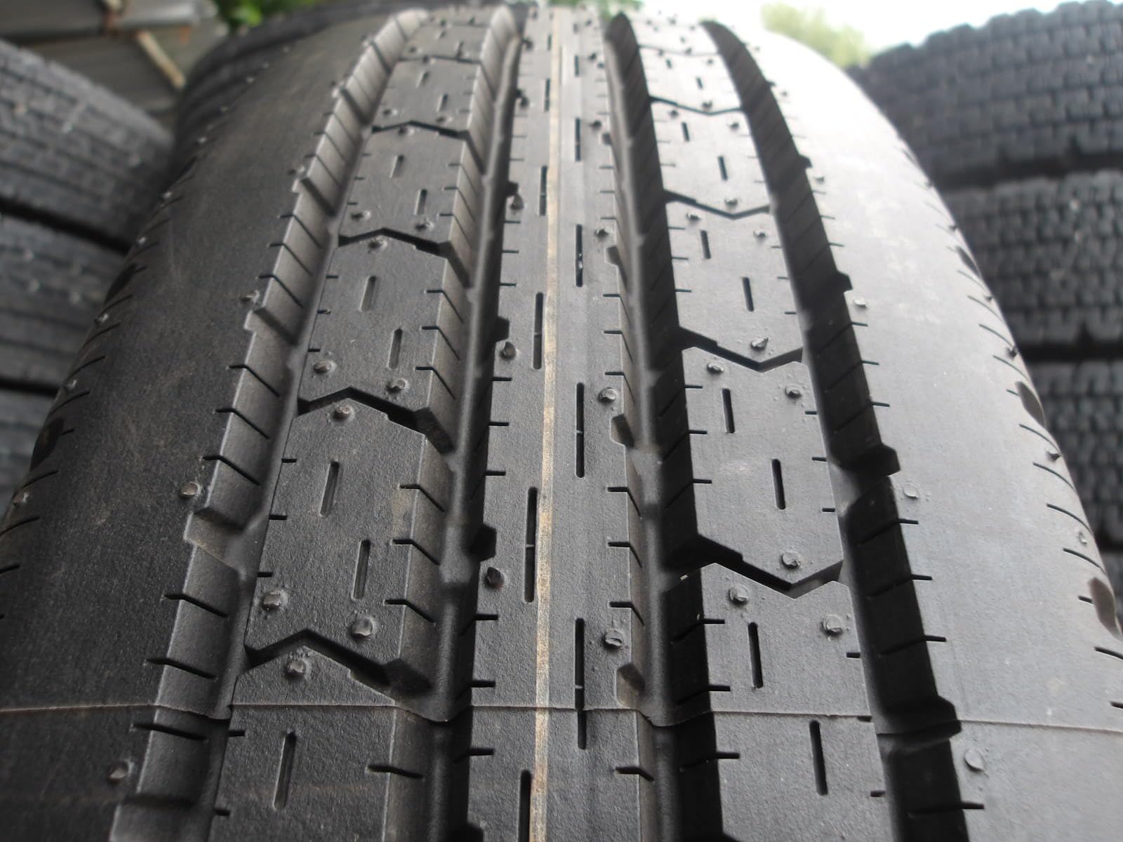 Amazon.co.jp: M601-So1 New 205/85R16 Summer Tire LT 117/115N 205 