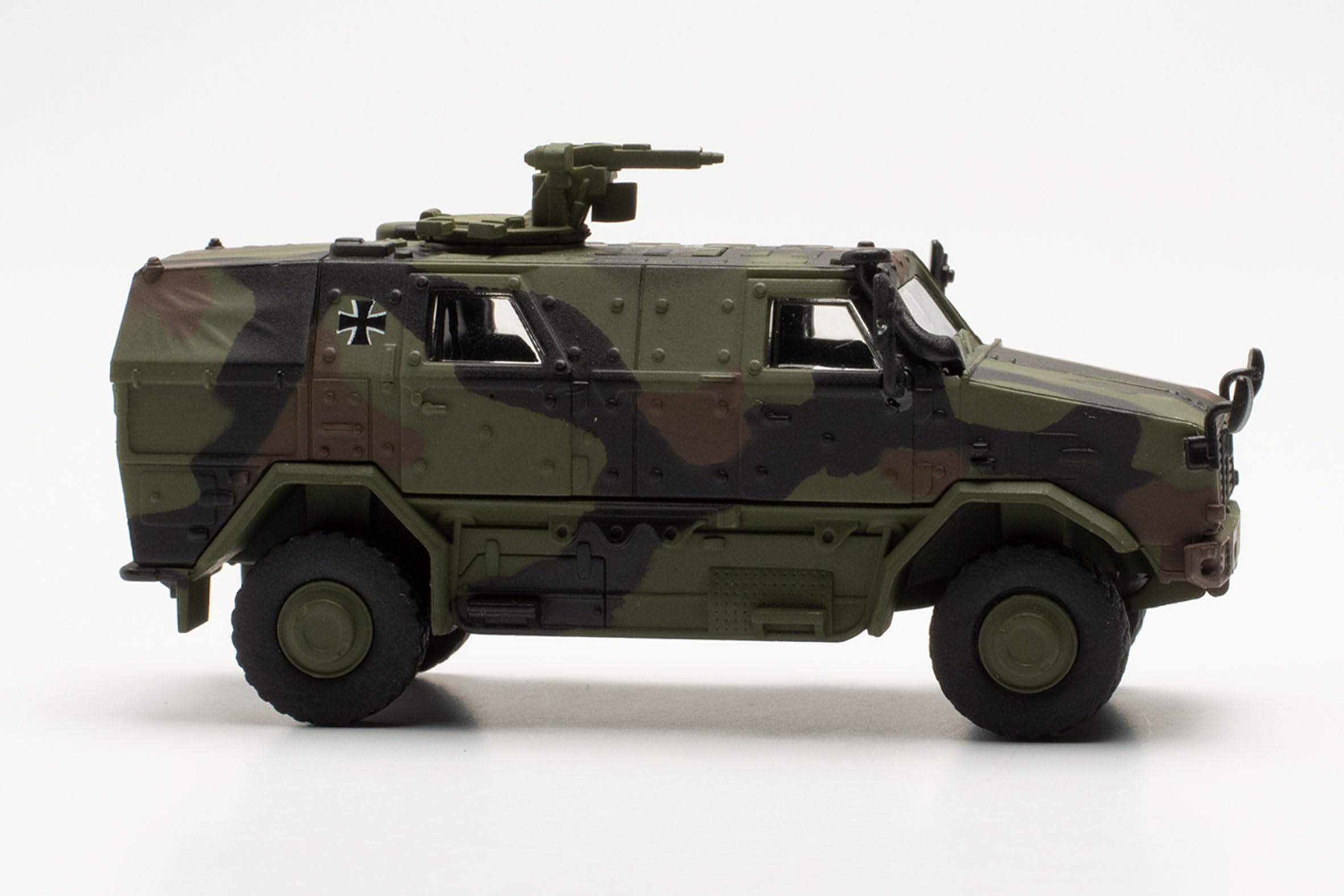 herpa Modèle Militaire véhicule de Transport Tout-Protection (ATF) Dingo avec KMW 1530, décoré, Miniature à l'échelle 1:87, Objet de Collection, fabriqué en Allemagne, Plastique, Vert