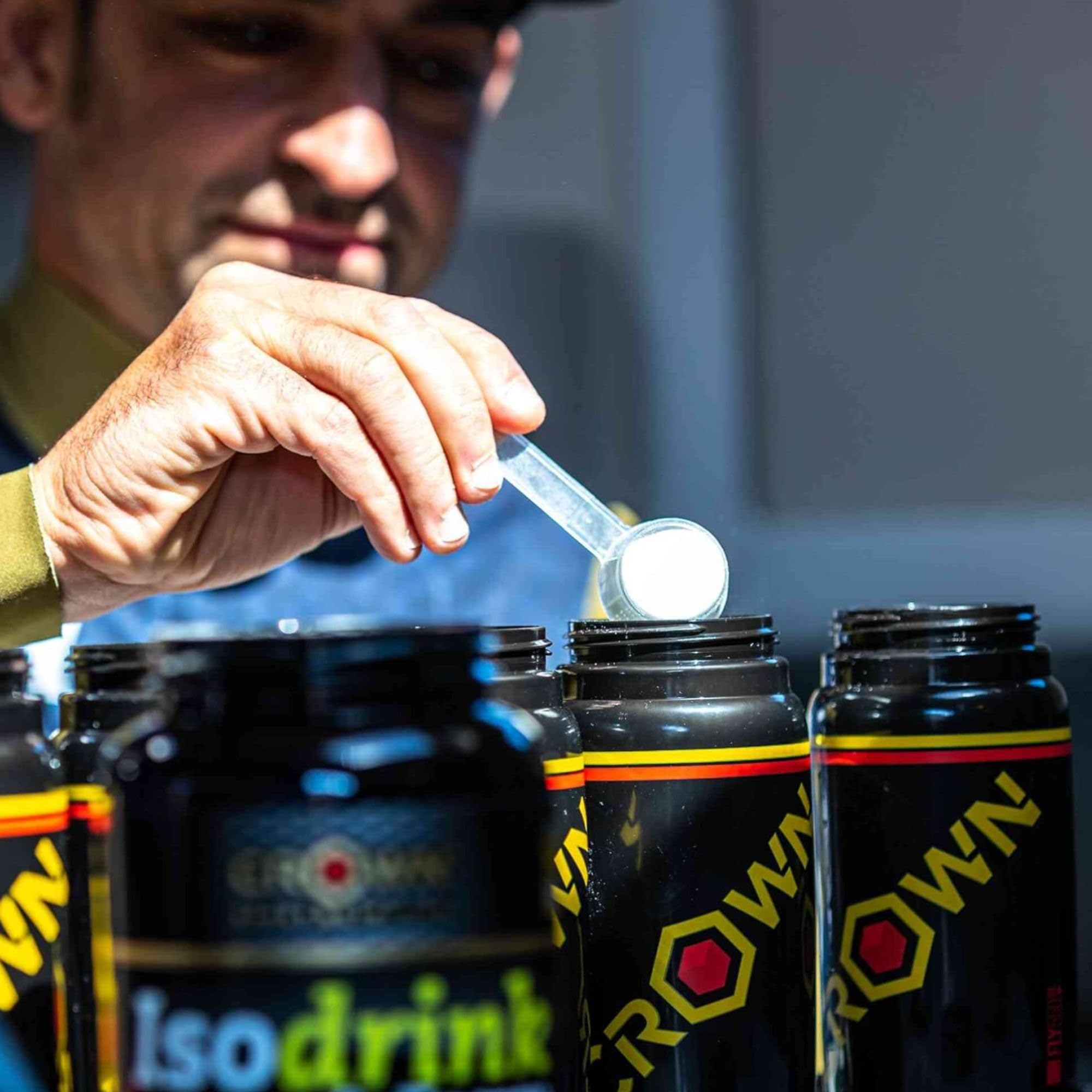 Crown Sport Nutrition Isodrink & Energy | Isotónico en Polvo Carbohidratos | BCAA Glutamina Electrolitos | Bebida Isotónica Sales Minerales | Bote 640 g 20 Tomas | Frutos Rojos | Vegano