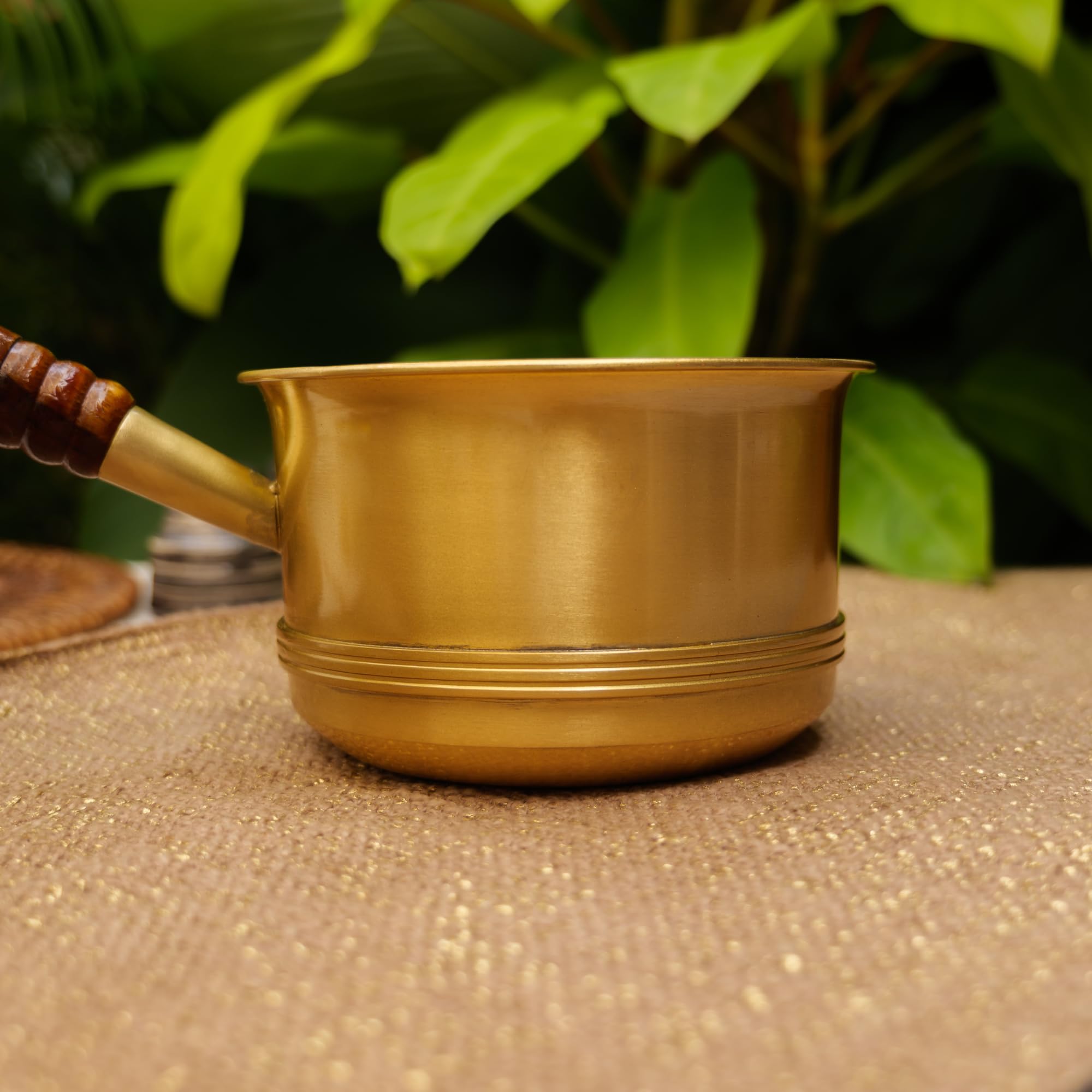 Ambi Home Pure Brass Polished Tea Making Pan, Wooden Handle, 1.2 Liters Capacity, 15cm x 15cm x 8.5cm 4