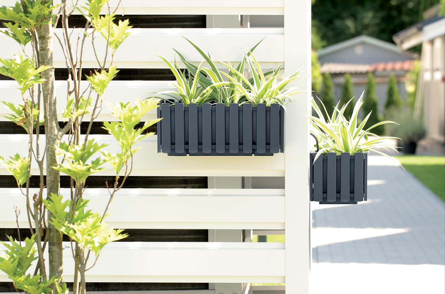Tymar Blumenkasten mit Halterungen landhausstil, Balkonkasten lattenoptik, Pflanzkasten Landhaus, 2er-Pack, Garten, Balkon, Terrasse (Weiß, 40 cm)