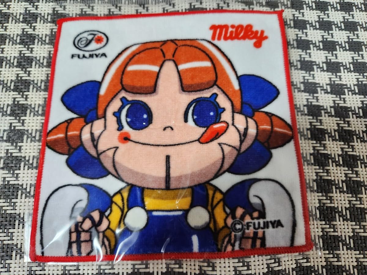 Amazon.co.jp: 不二家 ペコちゃんミニタオルハンカチ : ファッション