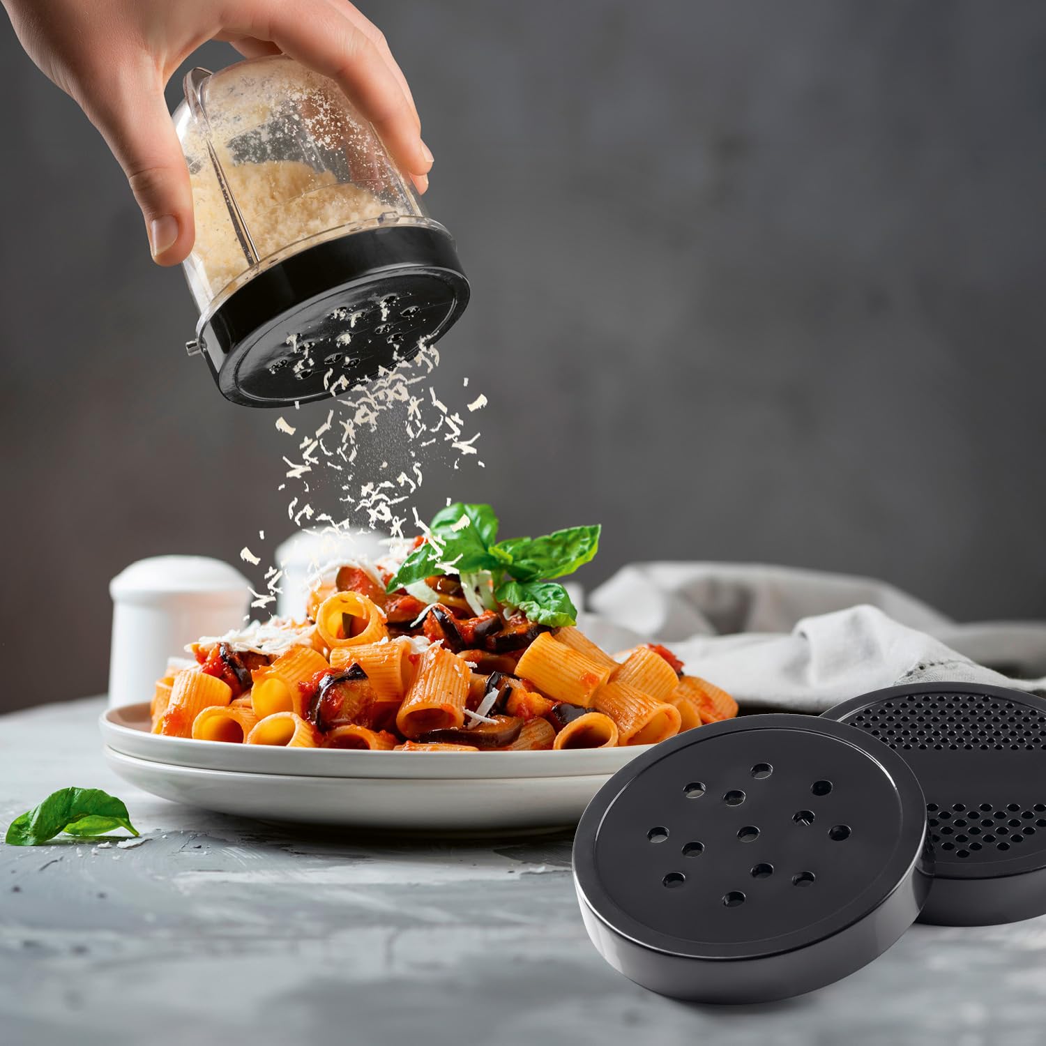 GOURMETmaxx Mr. Magic Mixer | Smoothie Maker z zestawem akcesoriów XXL | mikser stojący 18-częściowy | blender z pokrywkami utrzymującymi świeżość | Procesor do shake'ów, smoothies itp.