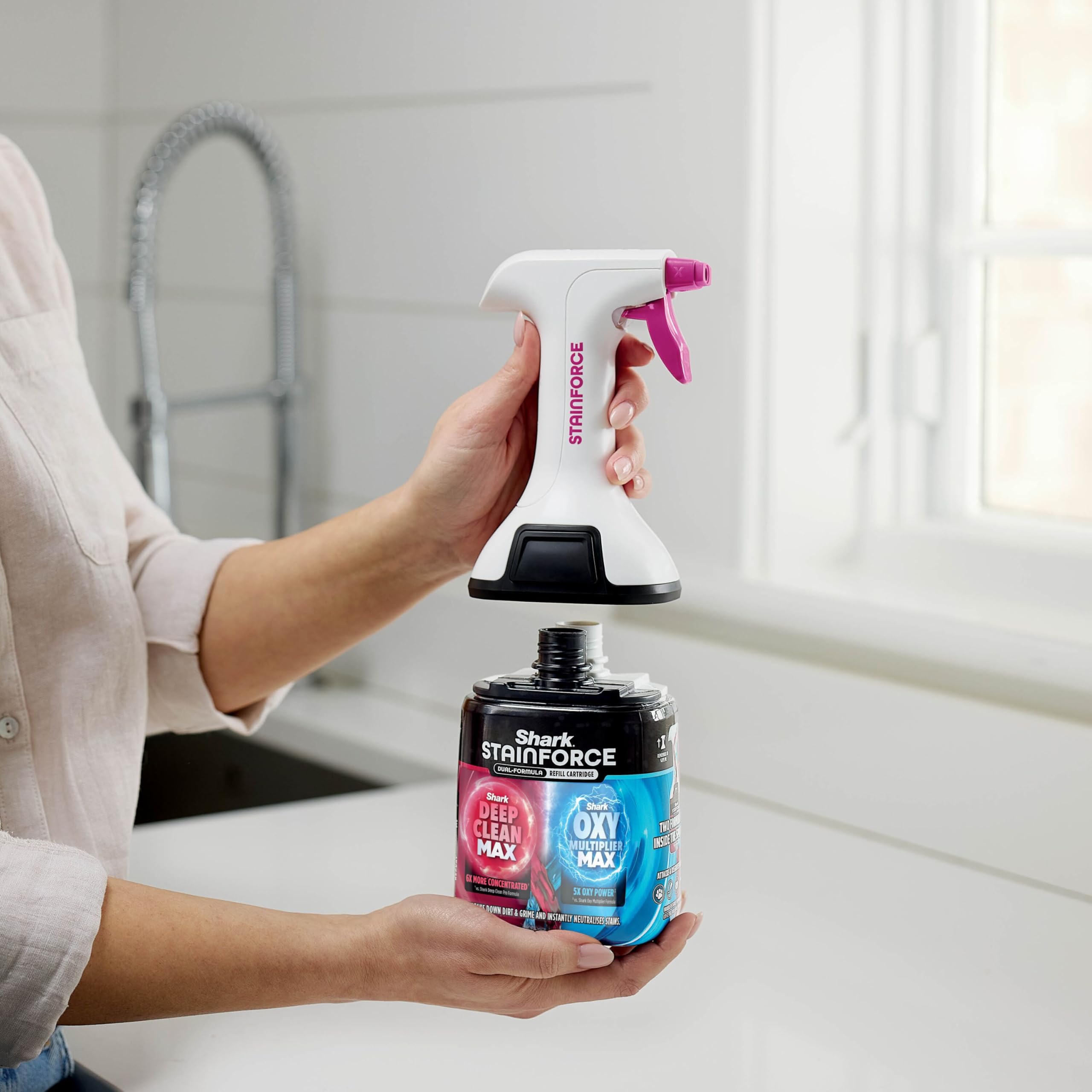 Shark StainForce – Recharge détachante de solution à double formule, lot de 2, pour lutter contre les taches tenaces et éliminer instantanément les odeurs, 2 x 500 ml, XSKBDHXCM500EU