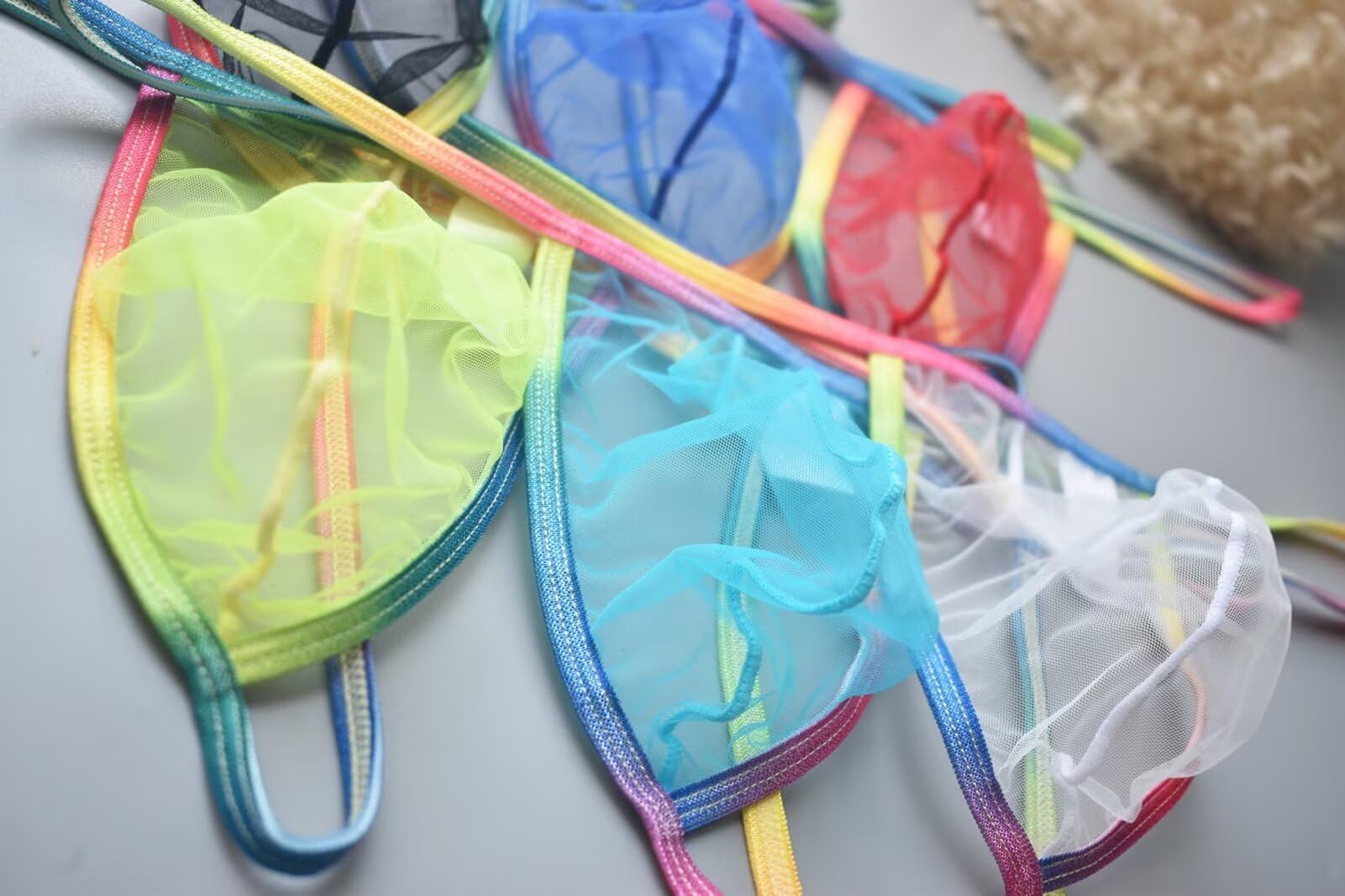 Faringoto Herren-Stringtanga, Unterwäsche, super durchsichtig, Bademode, Bikini, Regenbogen-Rand, Höschen