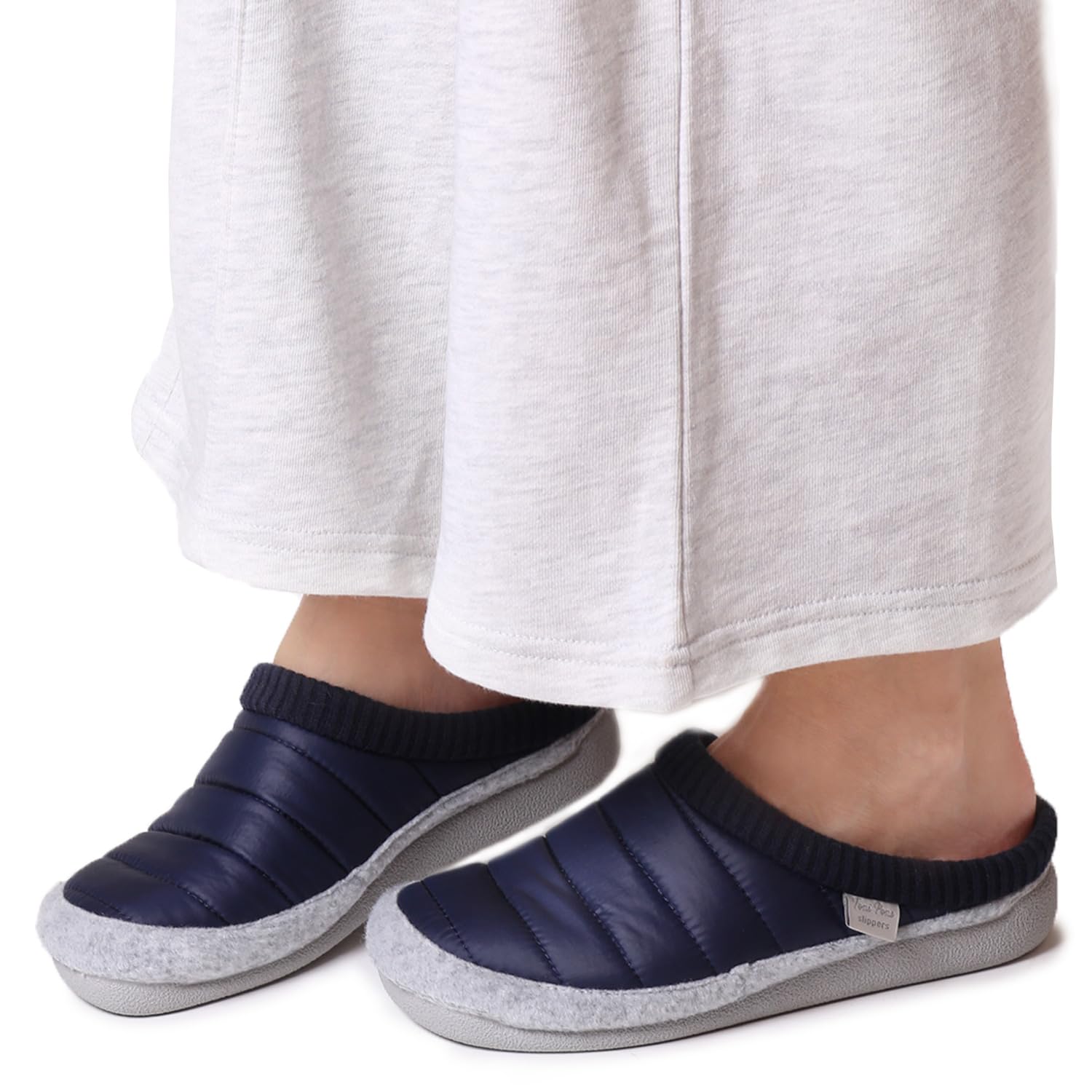 TONI PONS MORA-TK - Zapatilla de casa para mujer tipo zueco hecha en tejido acolchado y fieltro.