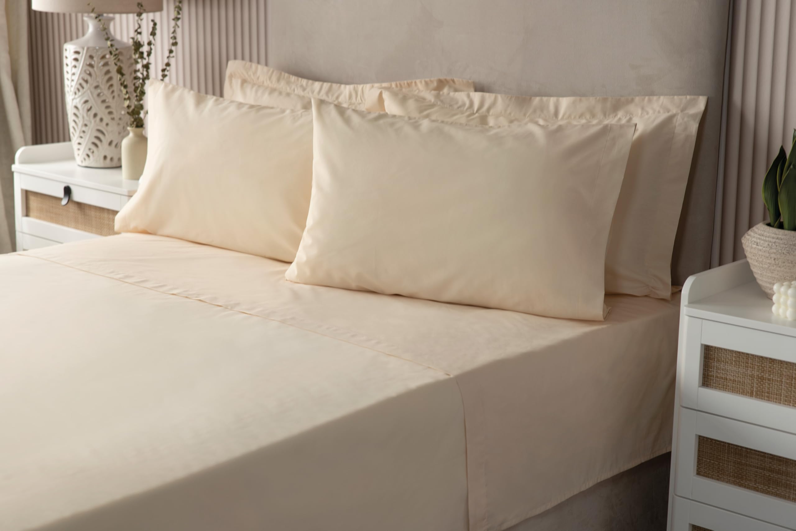 Belledorm Luxury Fitted Bed Sheet With Matching FREE 2 X PILLOW CASE Plain Dyed Poly Cotton Percale Easy Care Bed Sheet Genuine 50% cotton 50% polyester (Single, Cream) — image 1