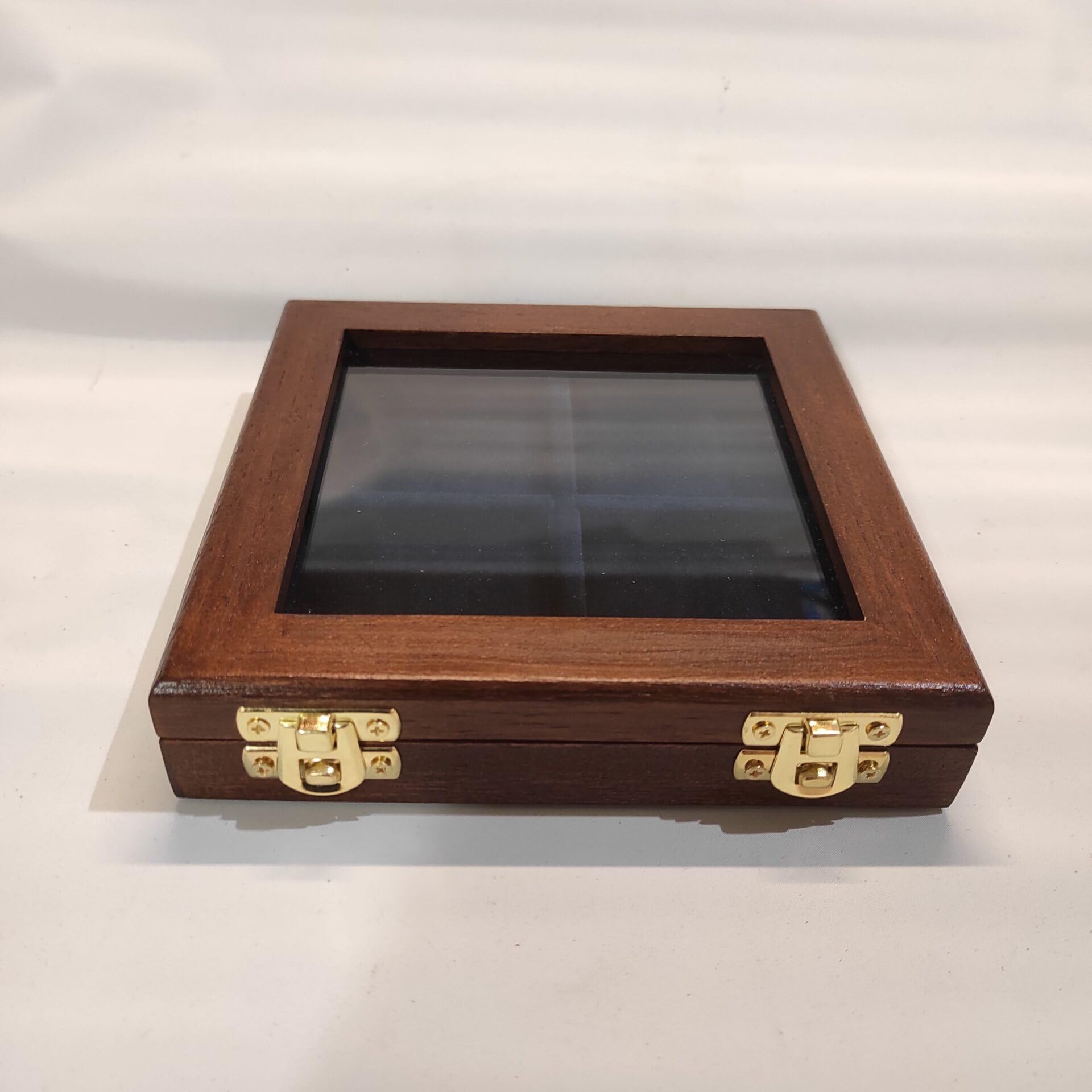 Vitrina para Monedas 4 Compartimentos 60x60mm, Madera y Terciopelo, Estuche Coleccionista Artesanal Personalizable