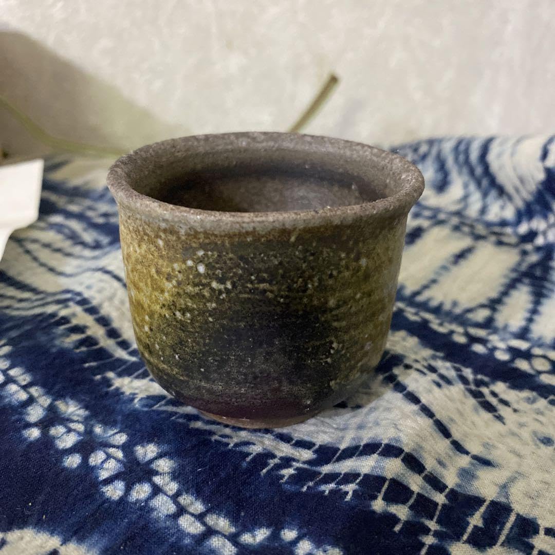 Amazon.co.jp: 人間国宝 山本陶秀 備前 酒呑 ぐい呑 : ホーム＆キッチン