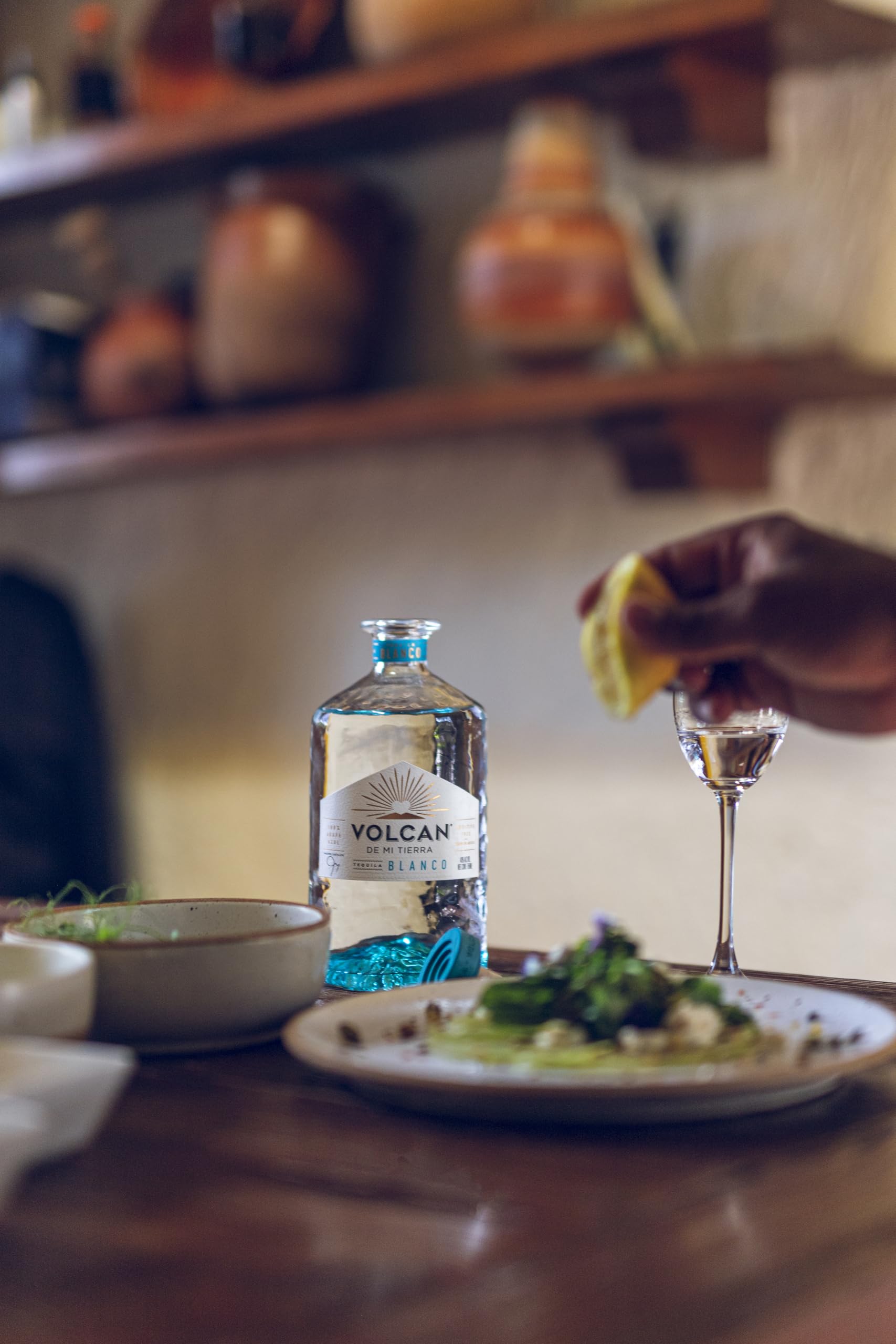 Volcán De Mi Tierra Blanco Tequila, 70cl | Premium-Tequila aus 100% Blauer Weber Agave | Hochland & Tiefland | Frisch & komplex mit Zitrus- und Kräuternoten | Für Cocktails & pur
