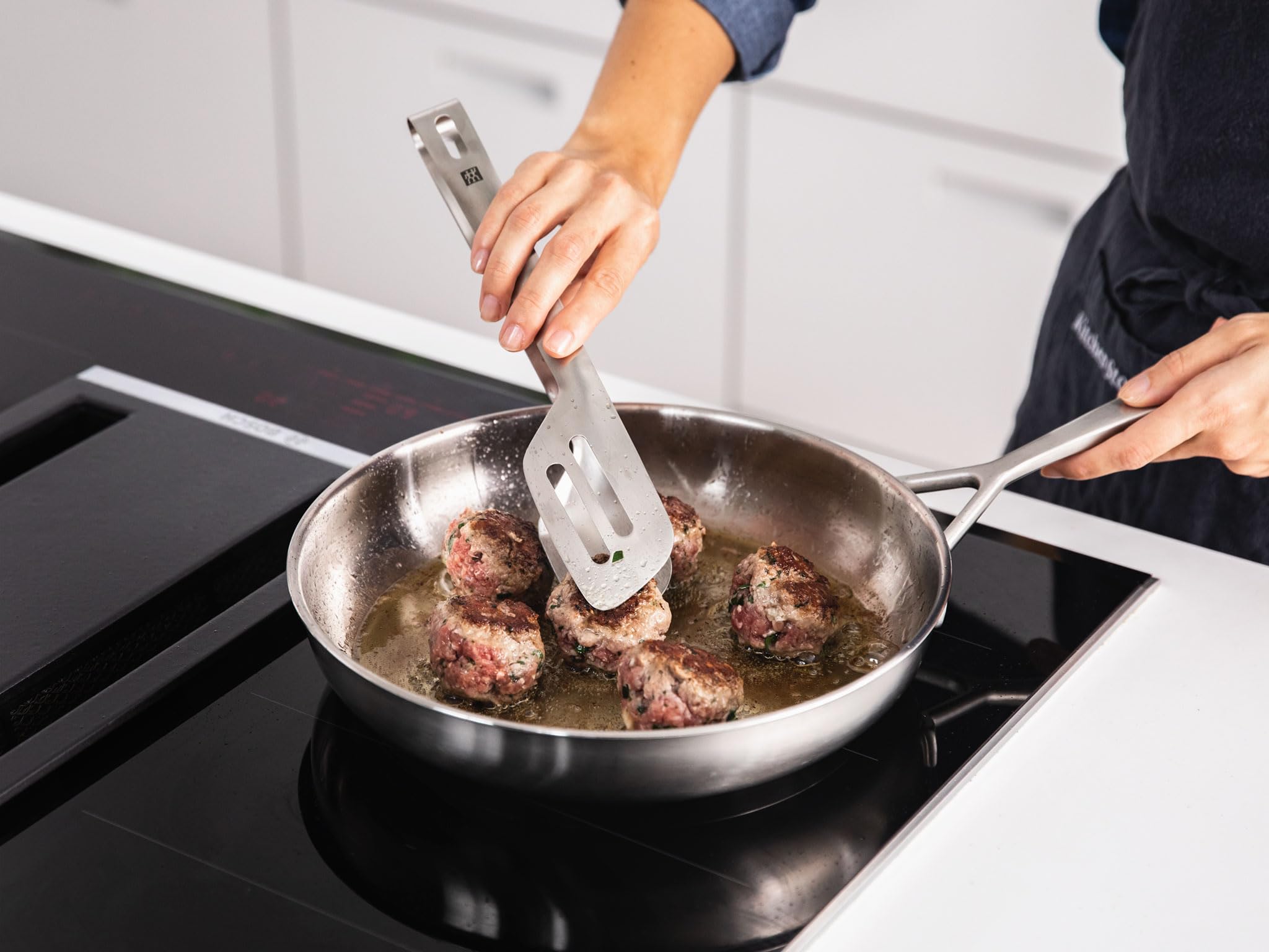 ZWILLING Pro uniwersalne szczypce do grilla, kuchni, makaronu i sałaty lub do serwowania, ergonomicznie ukształtowany uchwyt, stal nierdzewna, kolor srebrny