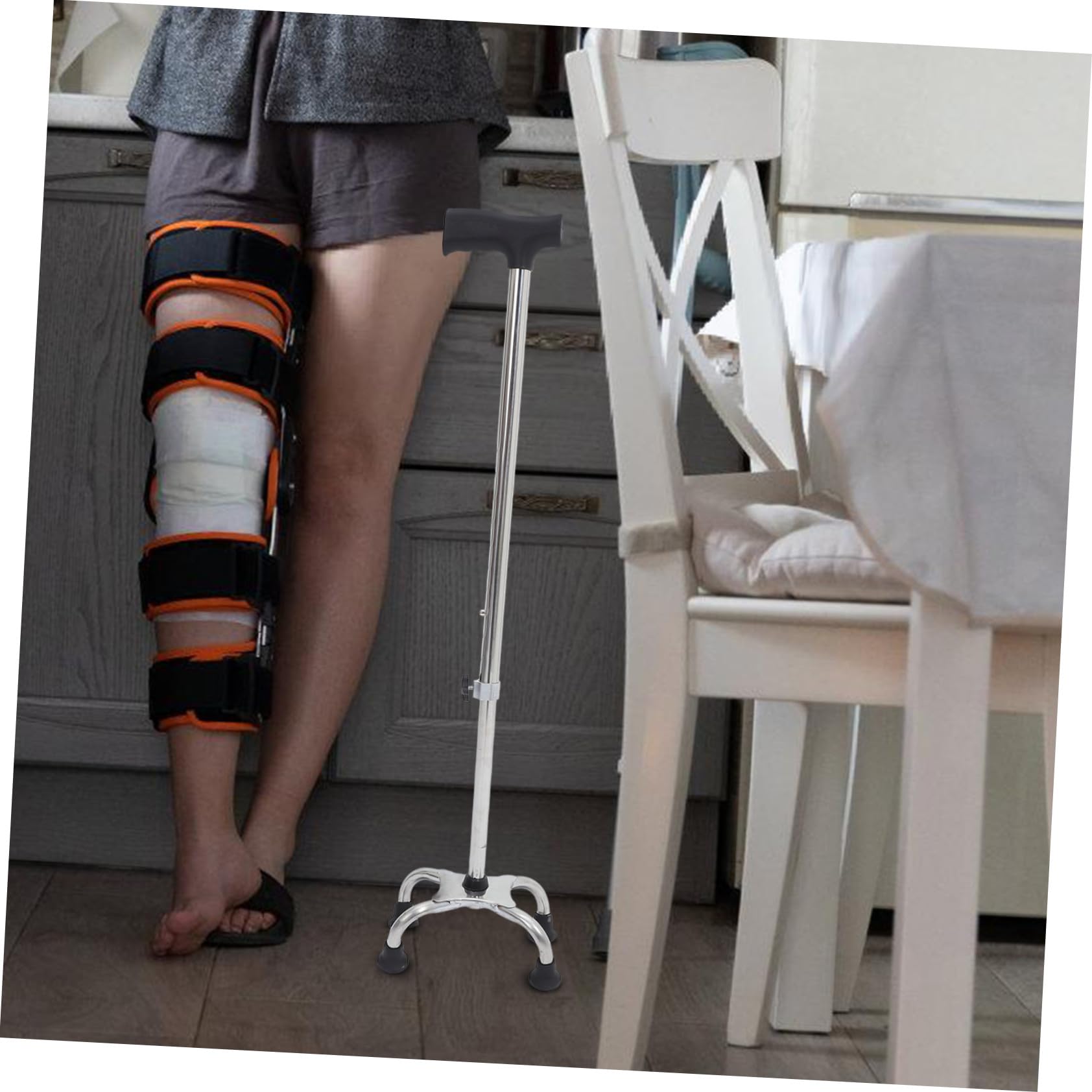 Canne de Marche Quadripode Réglable Acier Inoxydable pour Stabilité et Équilibre Aide Marche Quotidienne pour Seniors et Mobilité Extérieure