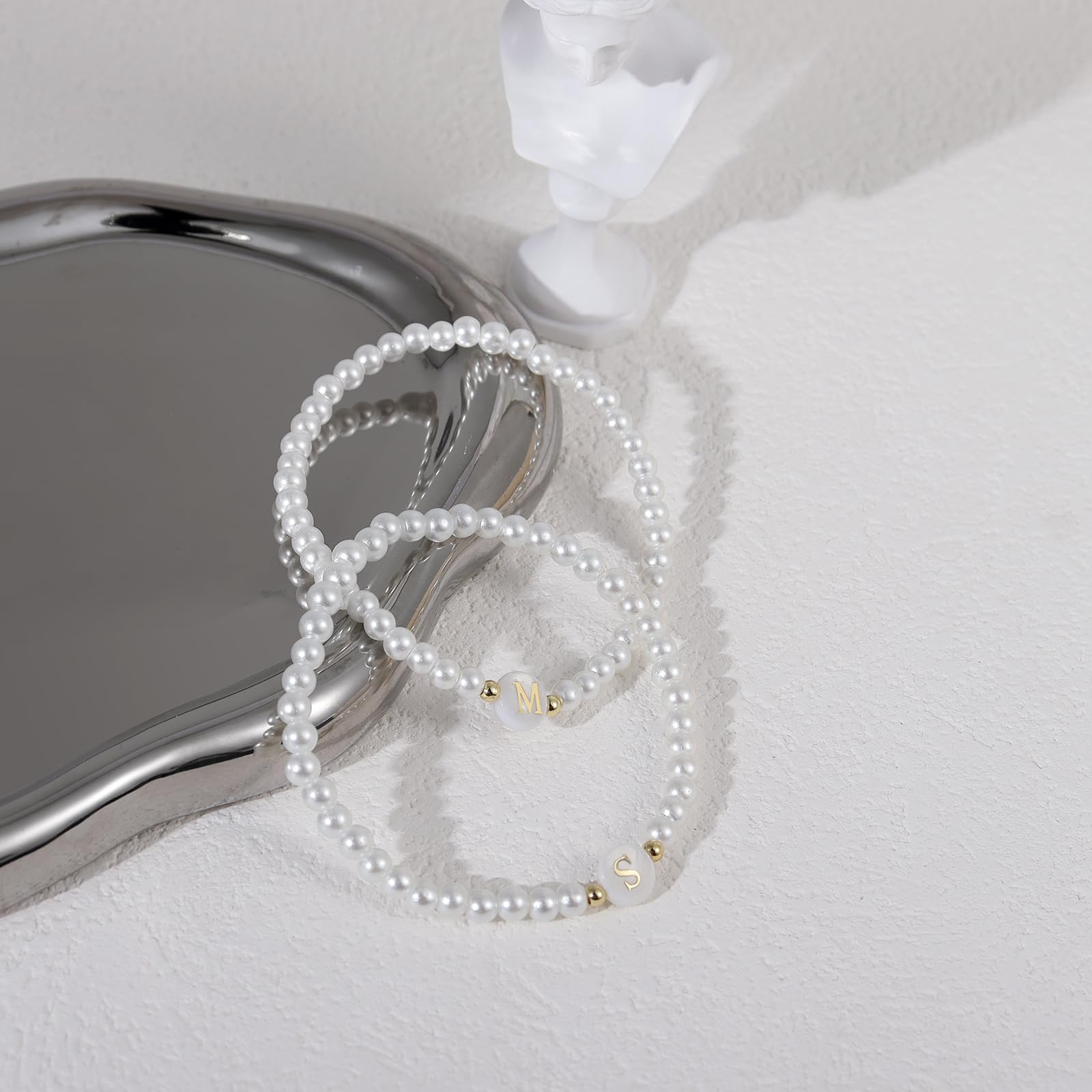 Girls Accessories Pulseras con Iniciales de Letras delicadas para Mujer, Pulsera elástica de Perlas de imitación, Pulsera con Nombre para Mujer y niña, Regalo de joyería, sin Piedras Preciosas