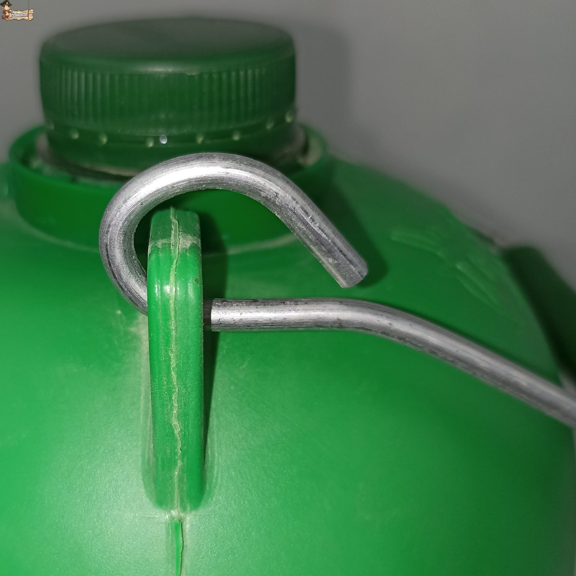 BricoLoco.com Garrafa térmica para agua, café o cualquier líquido, fría o caliente. Bidón termo de 5 litros con asa metálica y tapón roscado. (1, 5 litros)