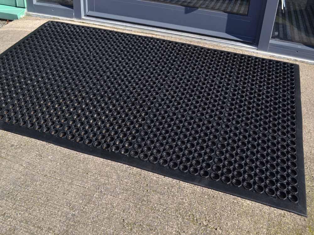 Large Outdoor Rubber Entrance Mats Anti Fatigue None Slip Drainage Door Mat Flooring (80cm x 120cm)