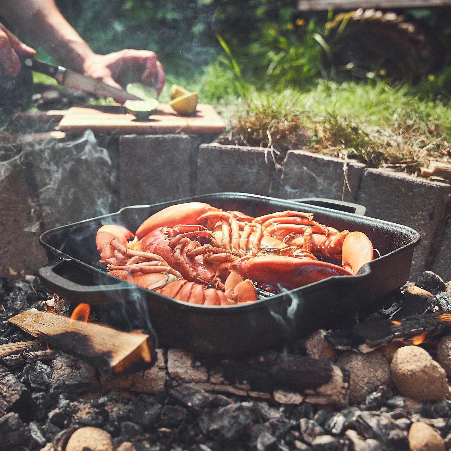 BURNHARD Padella in ghisa per griglia, 30 cm, Aroma-Booster, per tutti i piani cottura, scanalature affilate, manici robusti, beccucci versatori – BBQ Classic