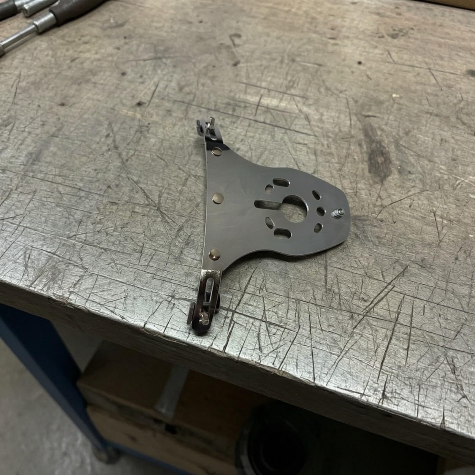 Einstellbar Tom-Halterung mit Klemme | Robuste Metallkonstruktion, Trommelhalterung mit Klemme, Stabil, Trommel-Aufhängung, für Bühne, Schlagzeuger,