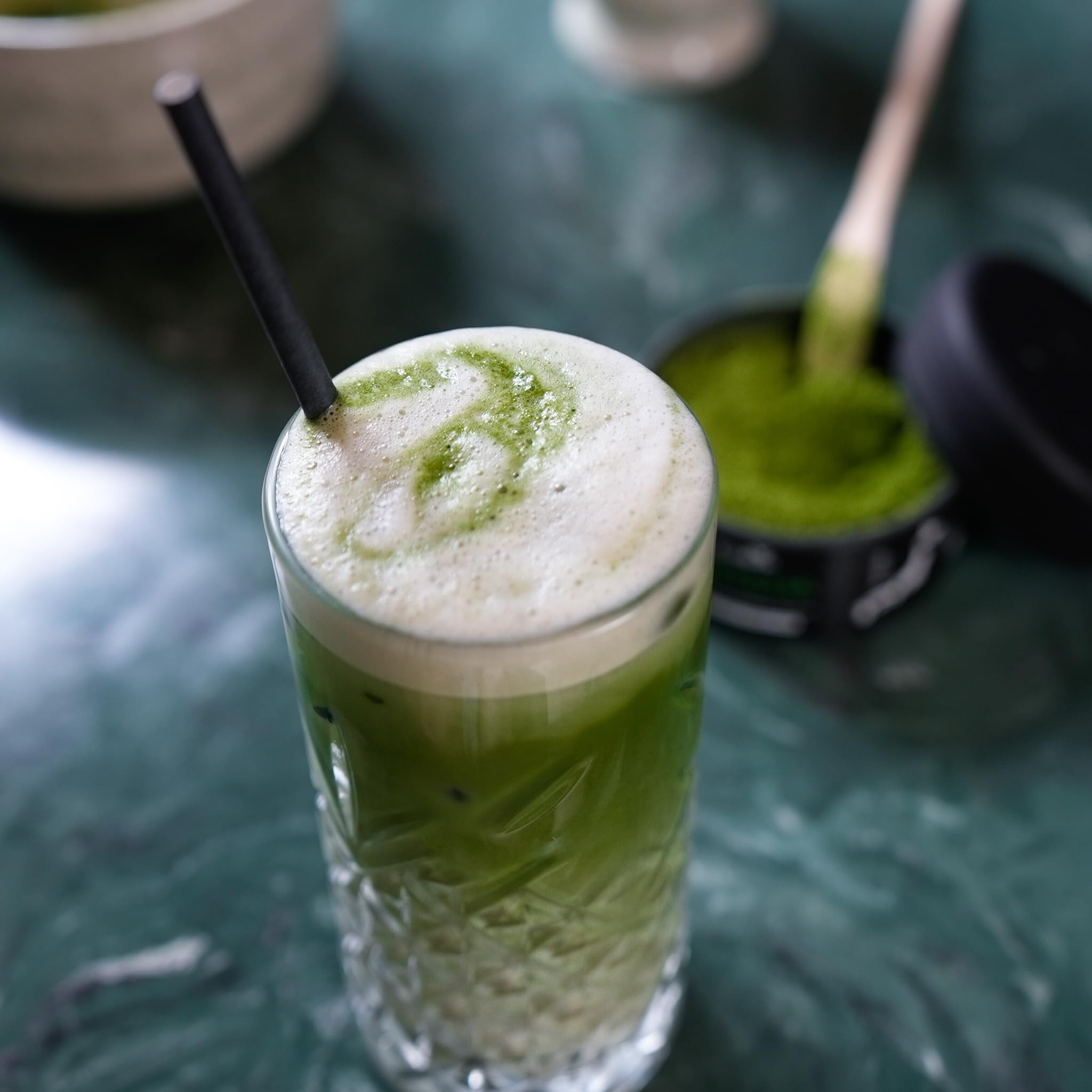 Ceremonial Grade Matcha – Reines handgemahlenes Matcha Pulver aus Japan – Original Japanischer Grüntee aus Erster Ernte – 100g Beutel – Höchste Qualität, Traditionell und 100% Natürlich