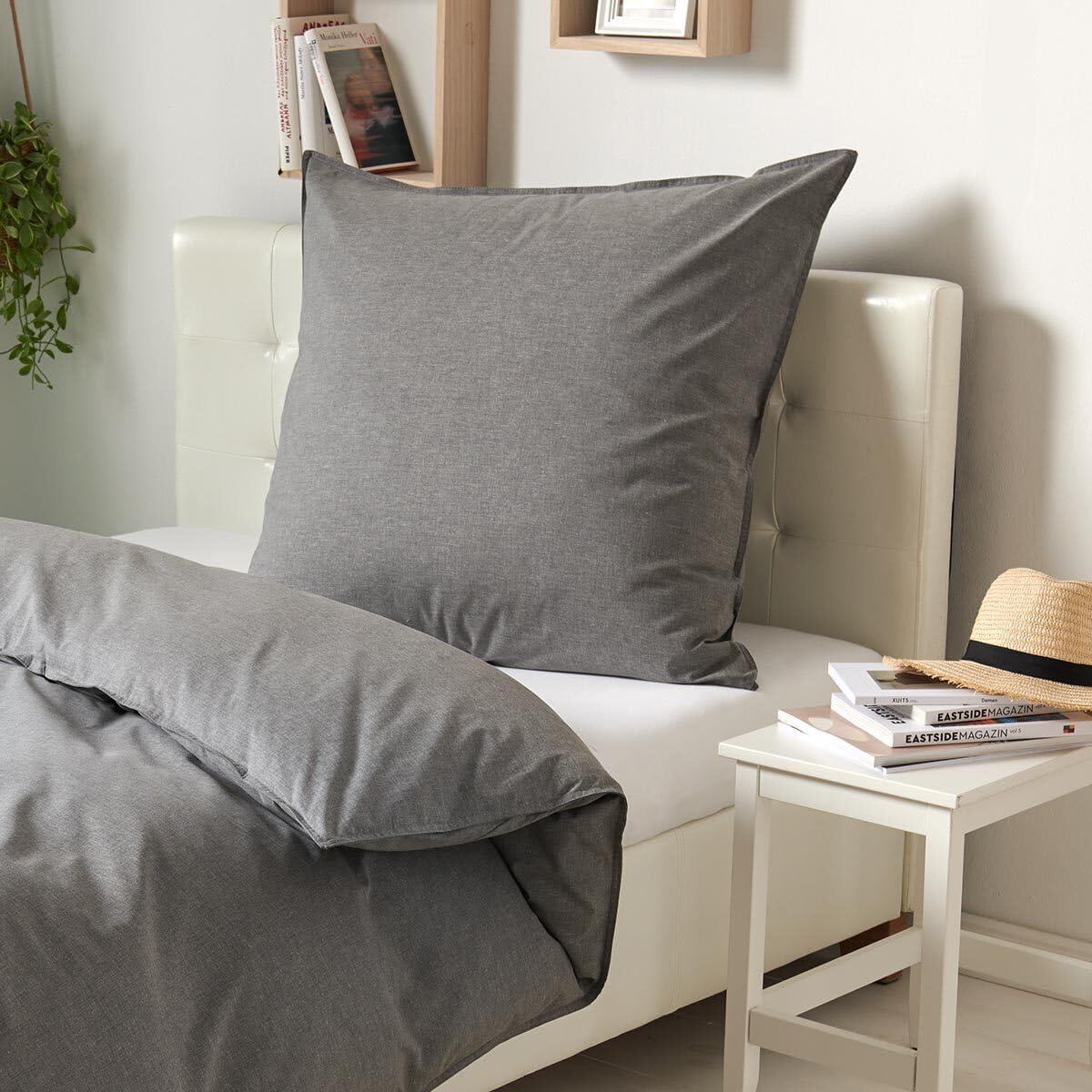 Traumschlaf Melange Bettwäsche Uni – Pflegeleichte im modernen Melange Look – ideal für Sommer wie Winter – weich & hautfreundlich, mit Reißverschluss – 135x200 cm + 80x80 cm, anthrazit