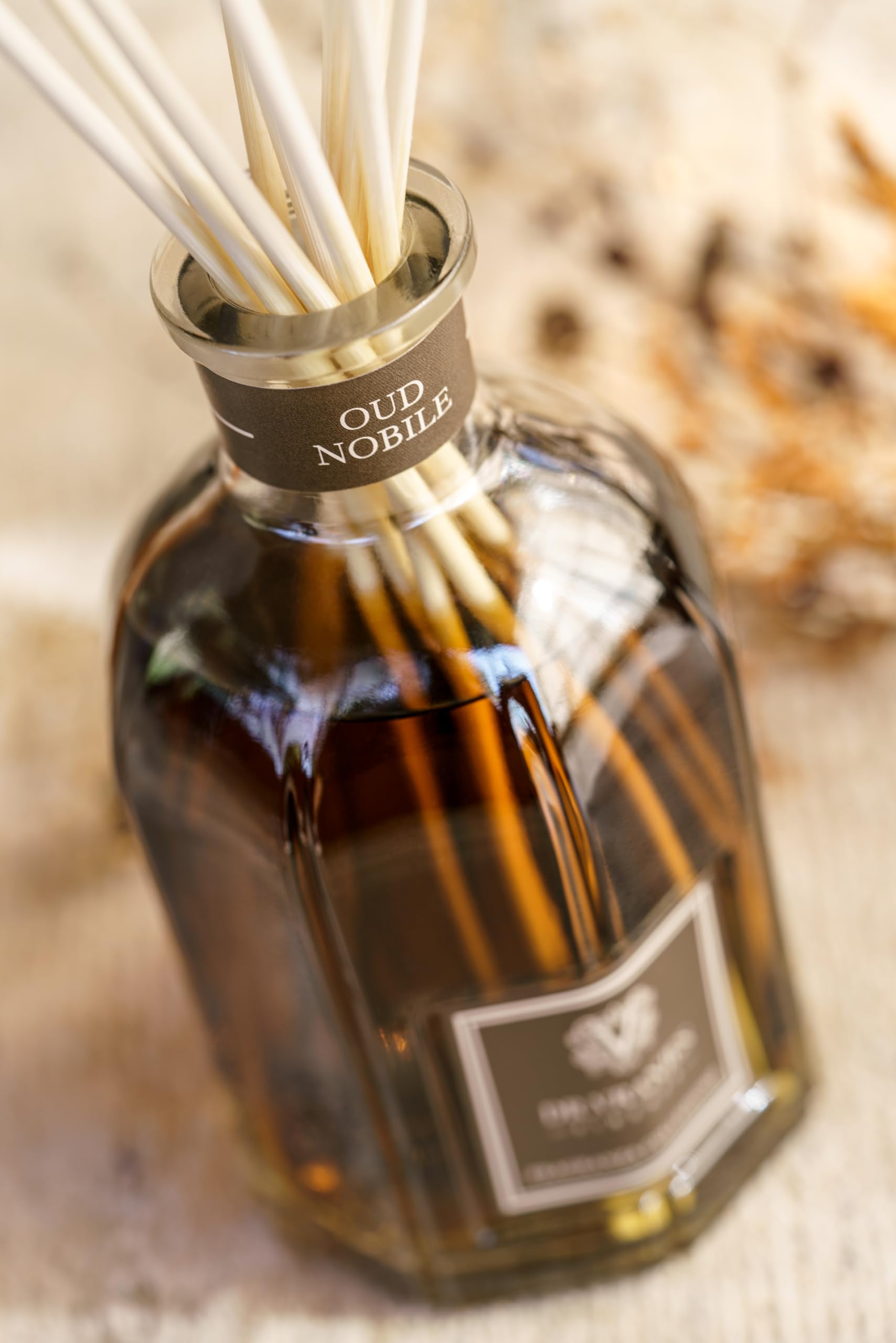 Dr. Vranjes - Oud Nobile Diffuser + Doppelback weiße Stäbchen (3 Stück) - Luxus-Raumduft, Made in Italy, Hauptnote: Oriental, Duftpyrammide: Bergamotte, Oud, Myrrhe (500 ml)