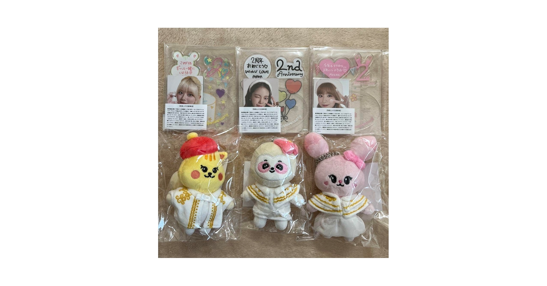 NiziU 背景アクリルスタンド&バッグチャーム　リク　アヤカ　ミイヒ Amazon.co.jp: NiziU 背景アクリルスタンド バッグチャーム リク