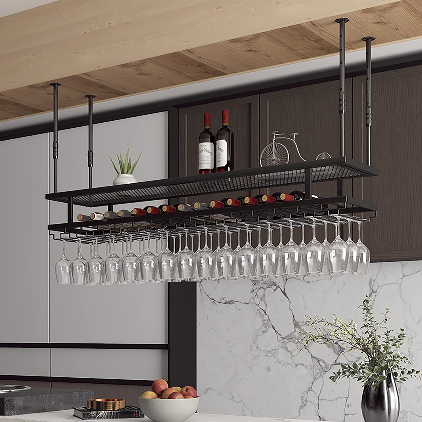 Casier à vin noir suspendu industriel pour optimiser les petits salons