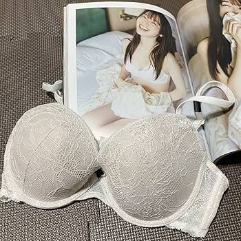 Amazon.co.jp: 櫻坂46 守屋麗奈 写真集 笑顔のグー、チョキ、パー 撮影