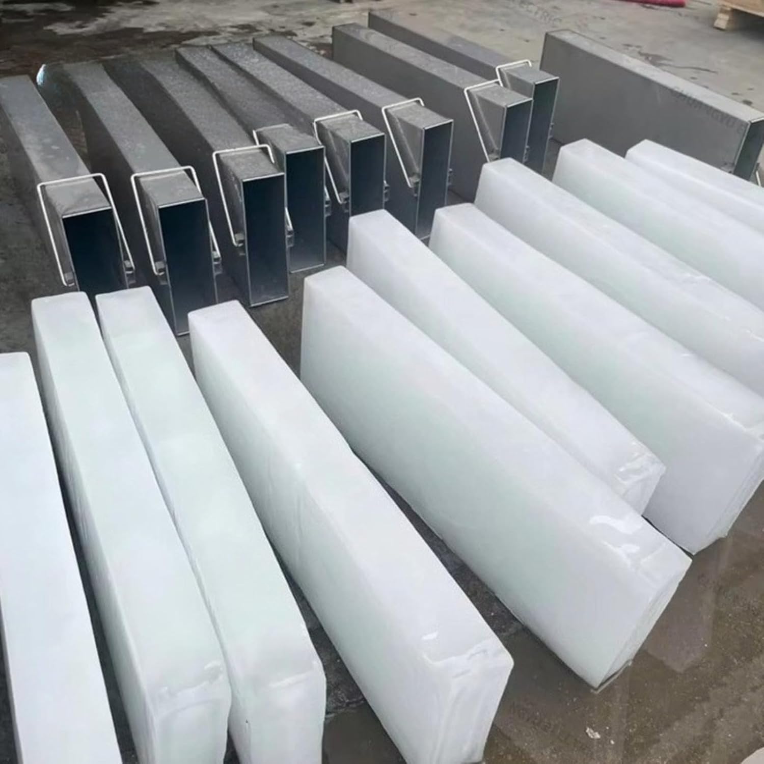 Commercial Grade Ice Block Machine with Durable Structure, Ideal for Bars, Seafood Markets, Catering Services, and Beverage Stores.