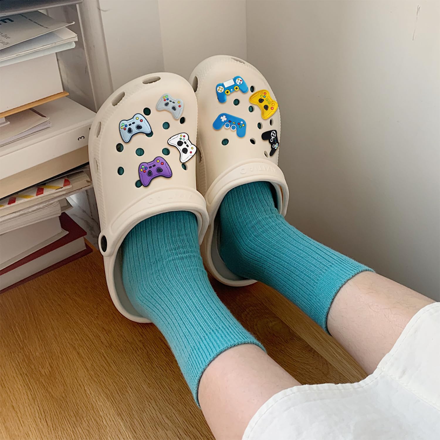 17 akcesoriów do butów DIY, klipsy z kontrolerem do gier, uroczy wzór kreskowy, zdejmowany zestaw Crocs, kreatywne akcesoria
