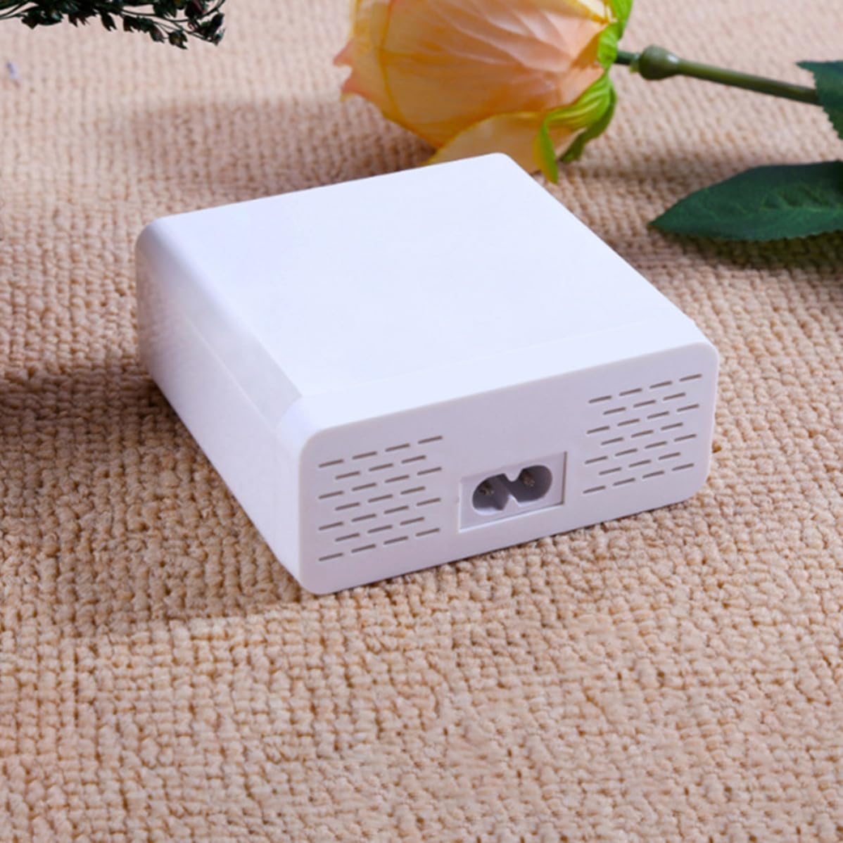 FOMIYES Stazione di Ricarica USB Multipla Protezione da Cortocircuito 40w 6 Porte e Display Lcd Materiali Abs PC Bianco per Dispositivi Elettronici