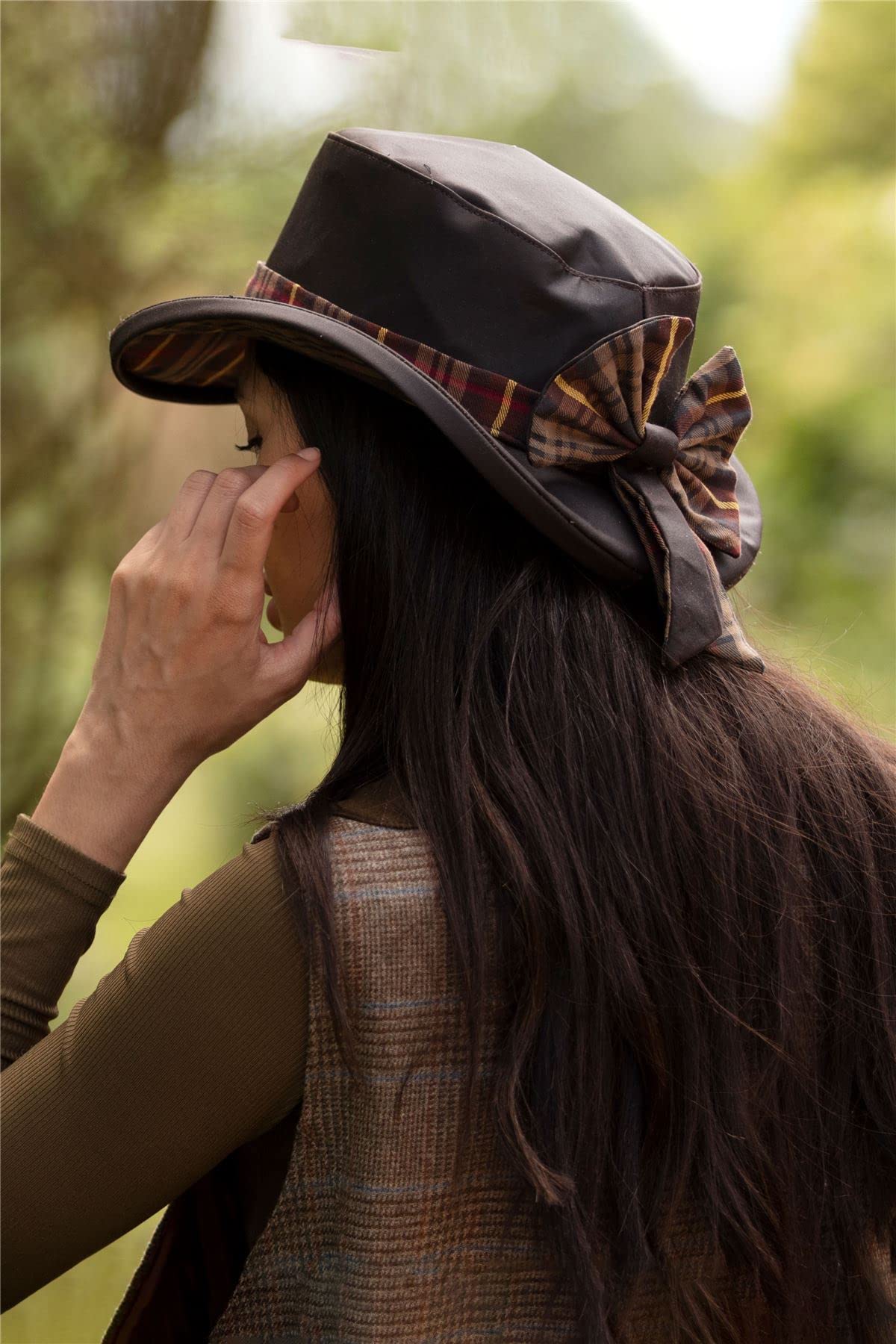 WALKER AND HAWKES - Cappello da Donna in Cera da Equitazione Thelma con Nodo a Fiocco e Finiture in Tartan