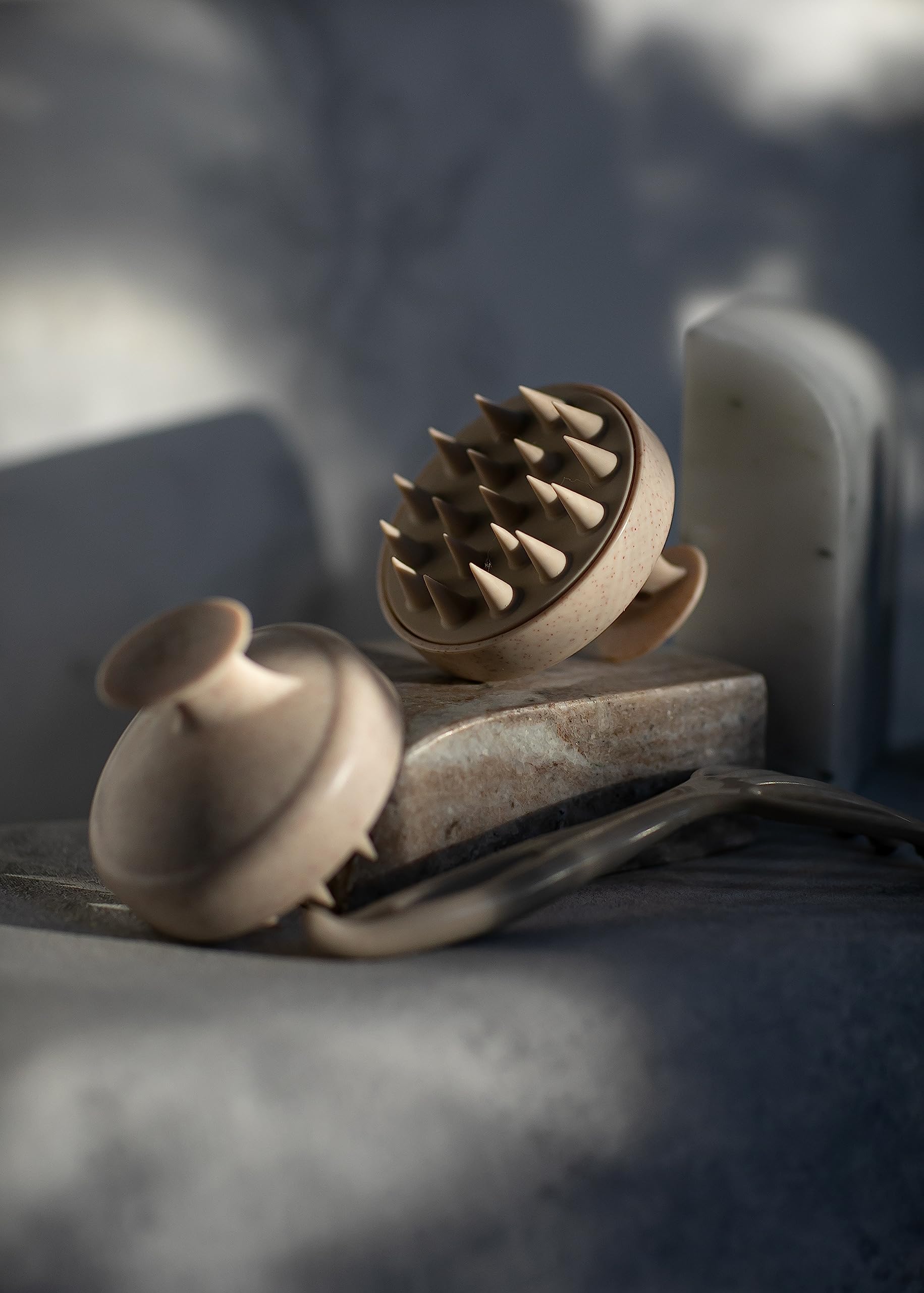 VIE HEALING Restorative Scalp Massager