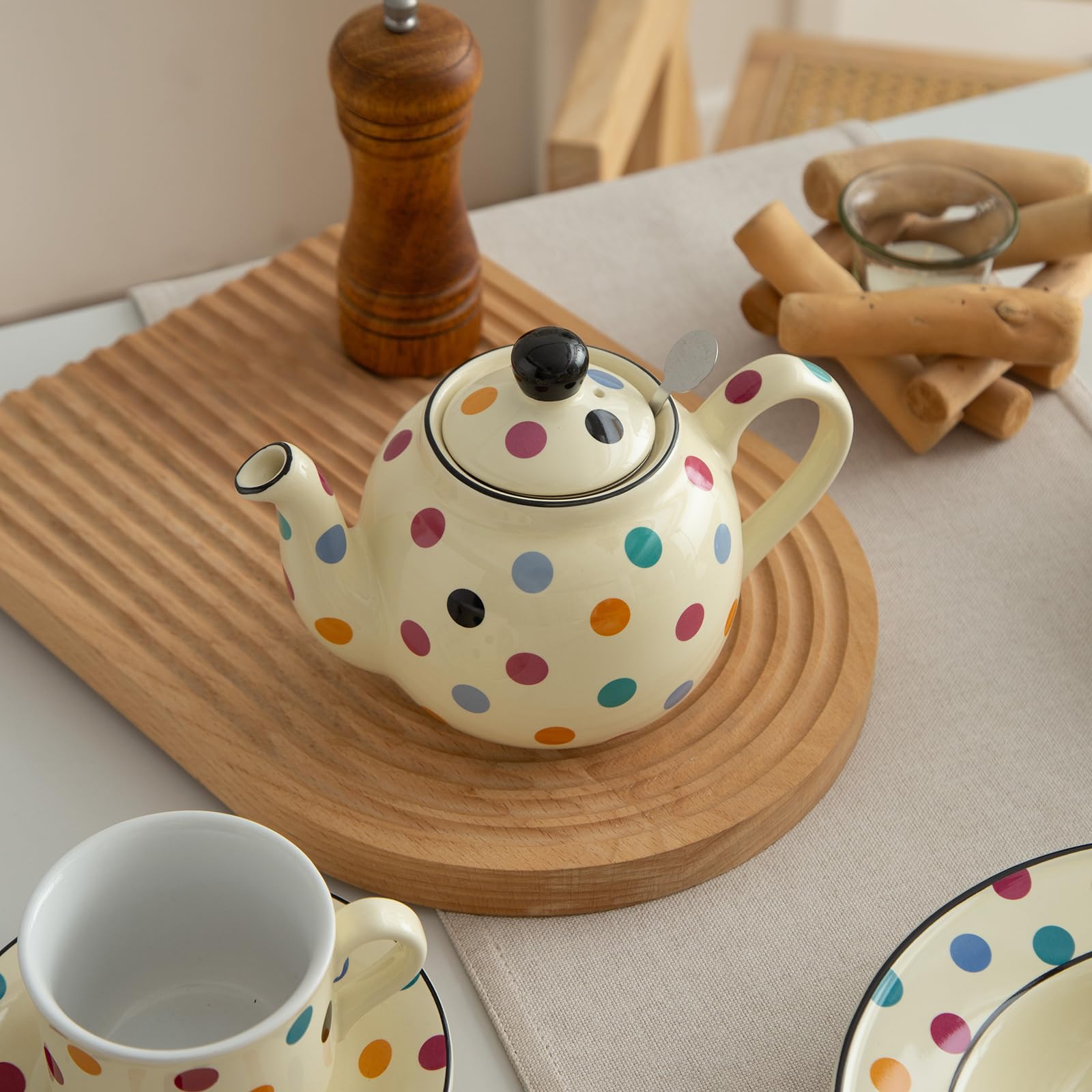 London Pottery Théière en céramique de 600 ml avec infuseur en acier inoxydable, façon élégante et sophistiquée de boire du thé pour 1 à 2 personnes (ivoire multispot, théière avec infuseur, 600 ml)