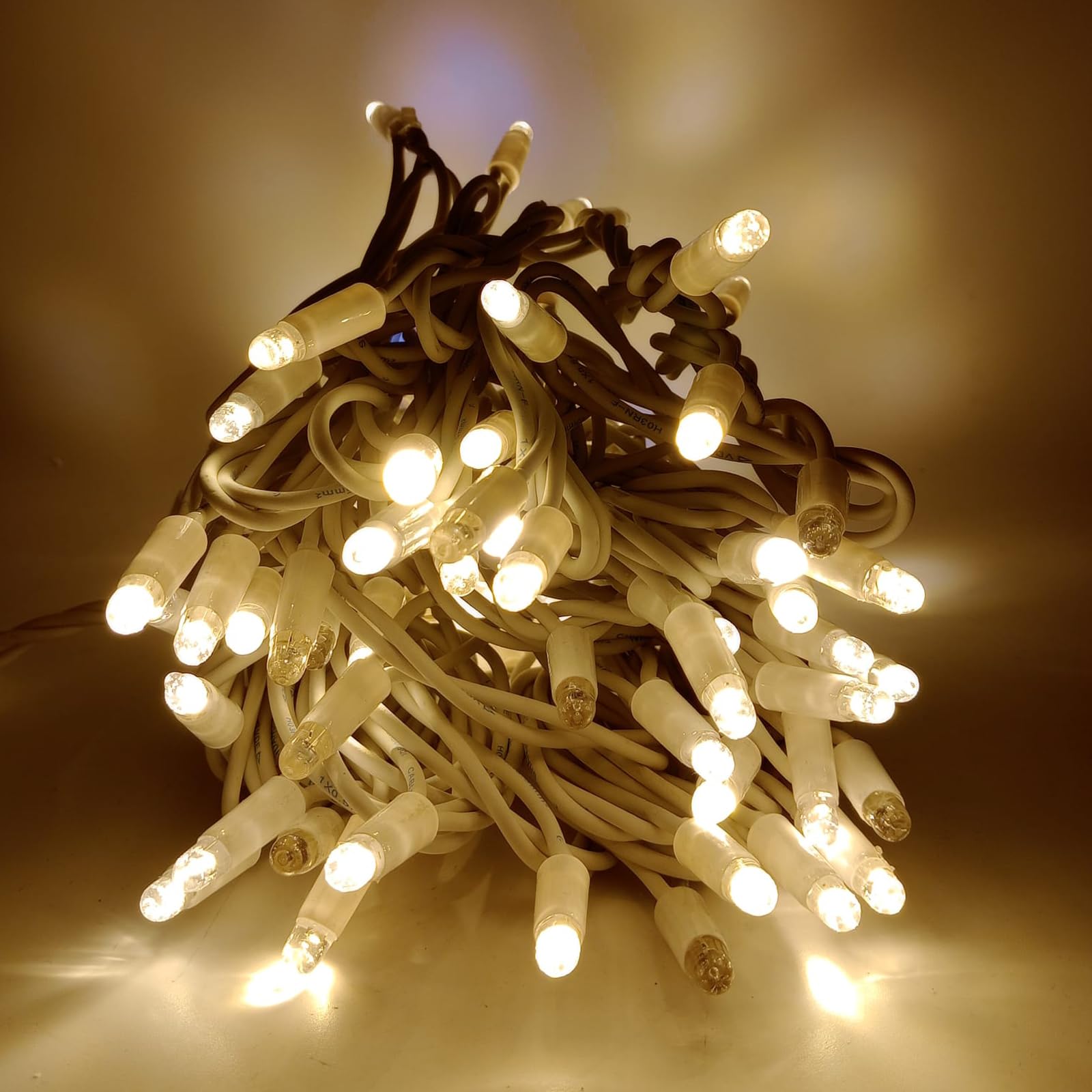 Luccika LED-Lichterkette für Weihnachten, professionell, MaxiLED, 8 mm, Flash, für Gärten, Geschäfte, Bars, Außenbereiche (Warmweiß mit Blitz, Eisweiß, 10 Meter – 100 LEDs Bullet)