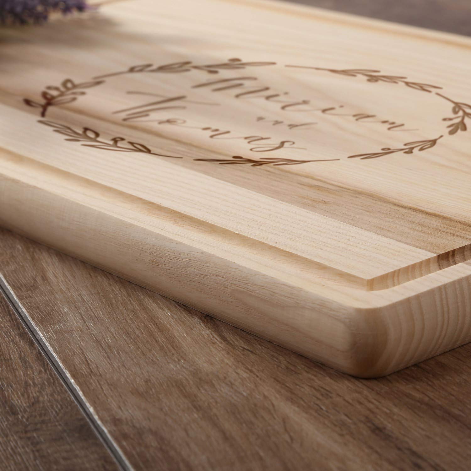 FORYOU24 Holz Schneidebrett hell mit Gravur Motiv 06 - personalisiert mit Wunsch-Namen Küchenbrett graviert als Geschenkidee zur Hochzeit