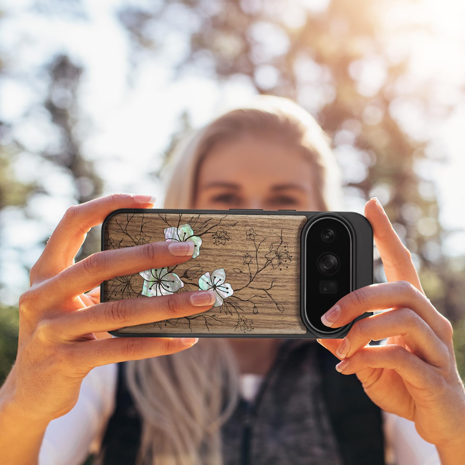 Carveit Madera Funda para Google Pixel 11 Pro (Nogal-Susurros de Sakura)
