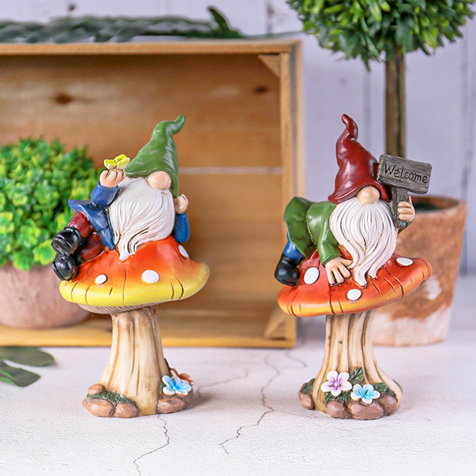Figura decorativa de gnomo de jardín sobre hongo de resina sintética – Lindo cartel de bienvenida para casa y jardín, 10.5 * 8 * 17.5 cm – Decoración perfecta para amantes de los gnomos (hongo