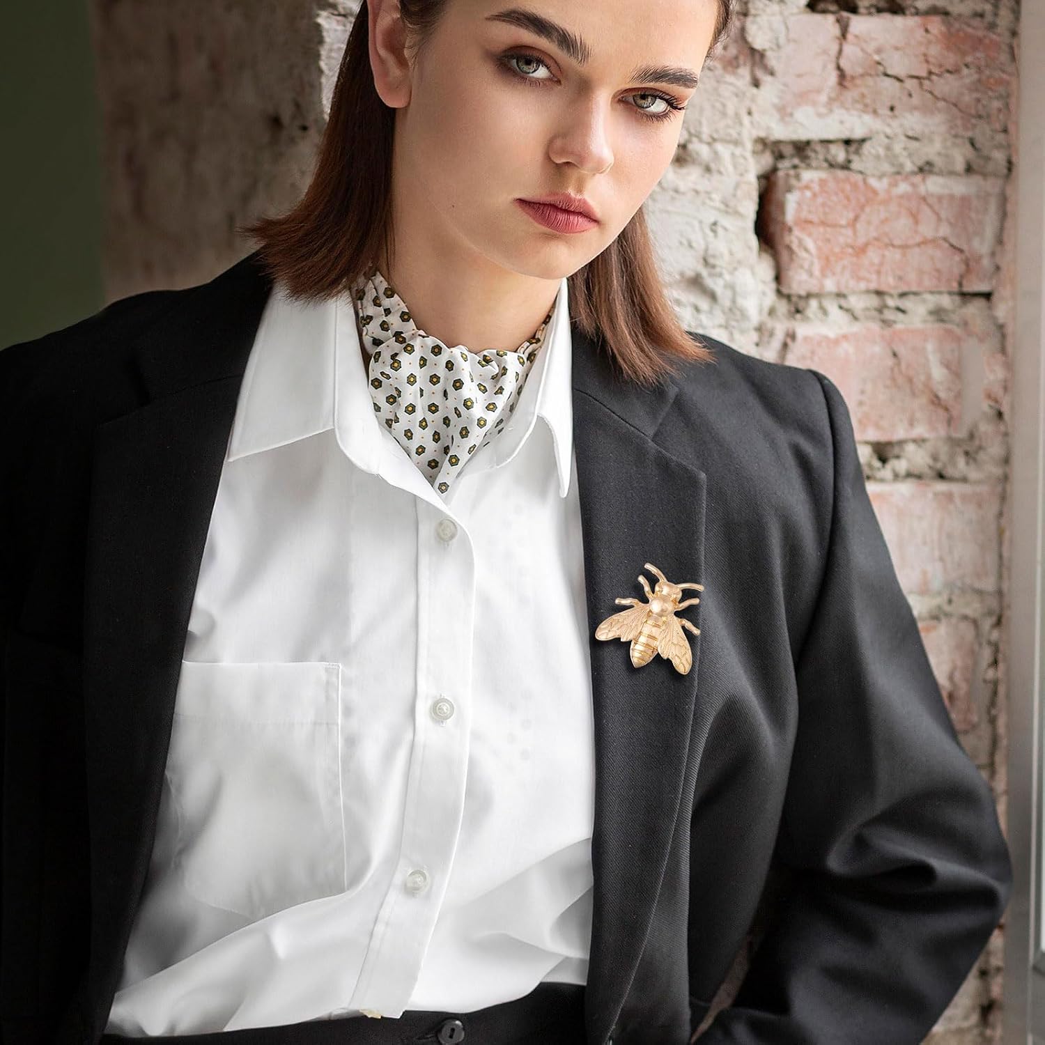CHGCRAFT 4pcs Golden Bee Enamel Pin Bee Brooch Pins for Suit Shirt Collar Backpack Clothes Decorations Party Anniversary Accessories Gifts, Golden