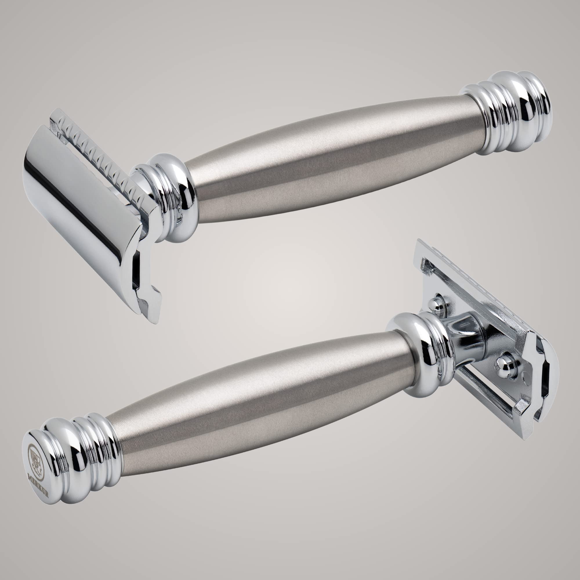 MERKUR Rasierhobel 43C | Edelstahl und Glanzchrom | Zweiteiliger Rasierer mit geradem Schnitt | Geschlossener Kamm | Ideal für Nassrasur | Zinkdruckguss | Messing Griffstück | Made in Germany