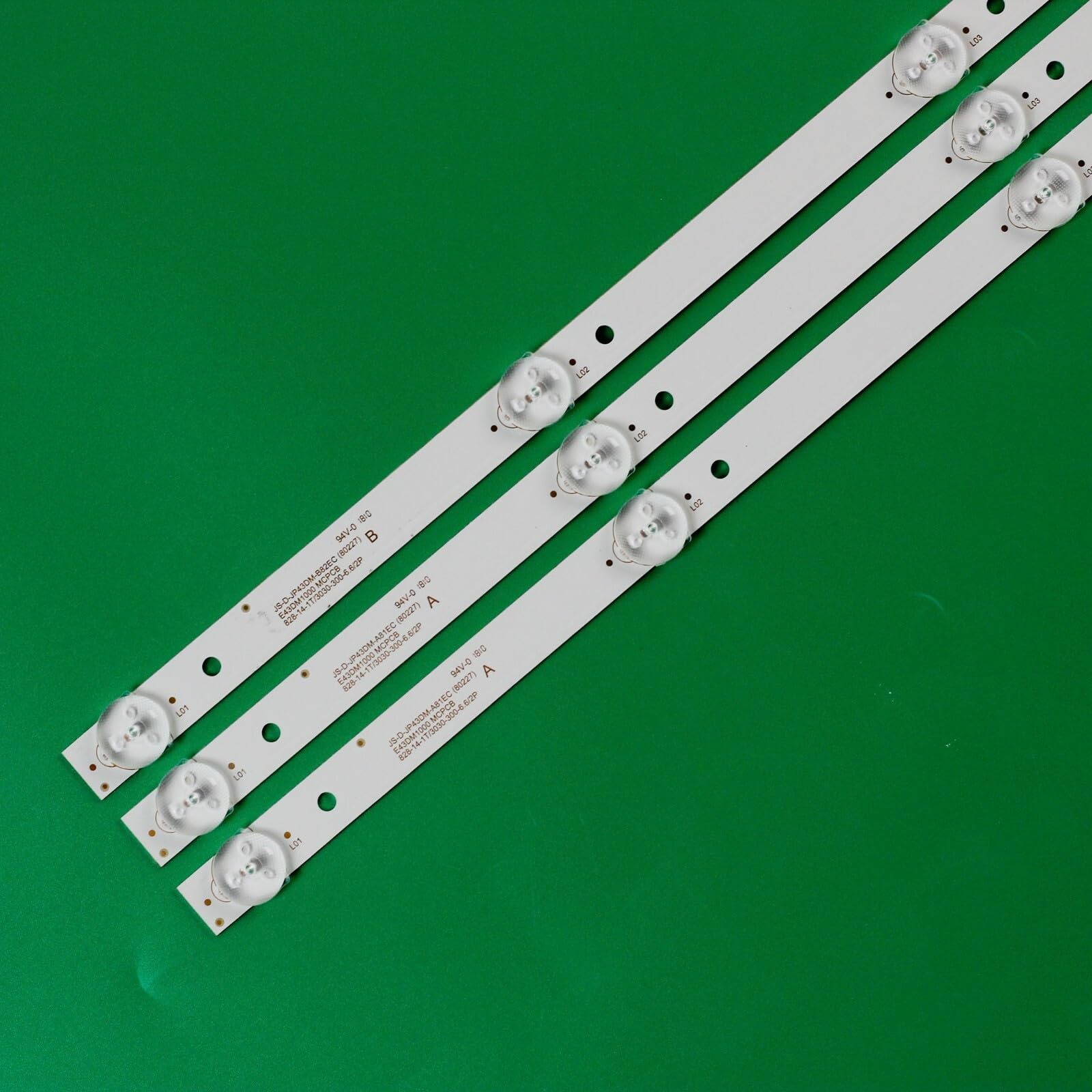 Generico Kit 3 barre LED RETROILLUMINAZIONE compatibili con TV AKAI JS-D-JP43DM-A81EC/B81EC/B82EC E43DM1000 825mm - ricambio premium con biadesivo