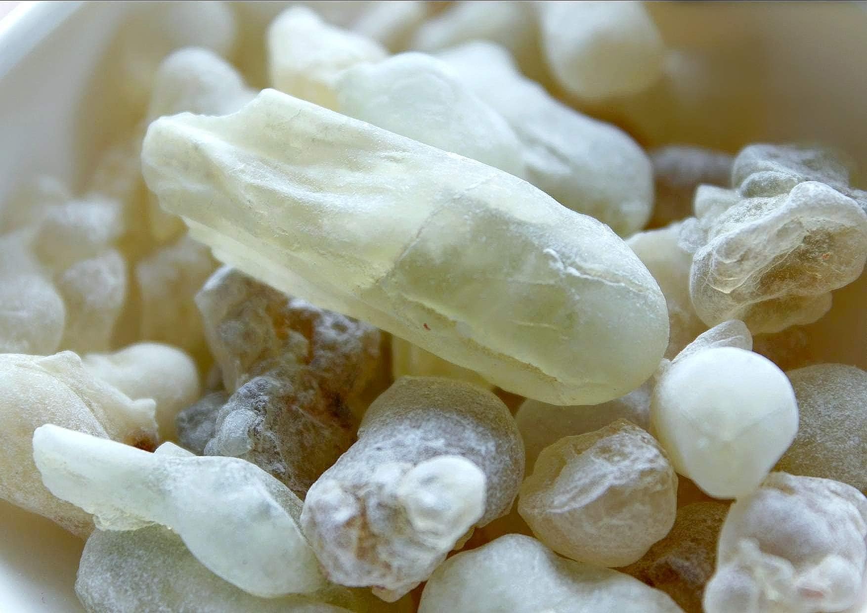 Royal Frankincense Certified Organic Green Hojari Frankincense Resin from Oman (Boswellia Sacra) (1 oz./Ounce)