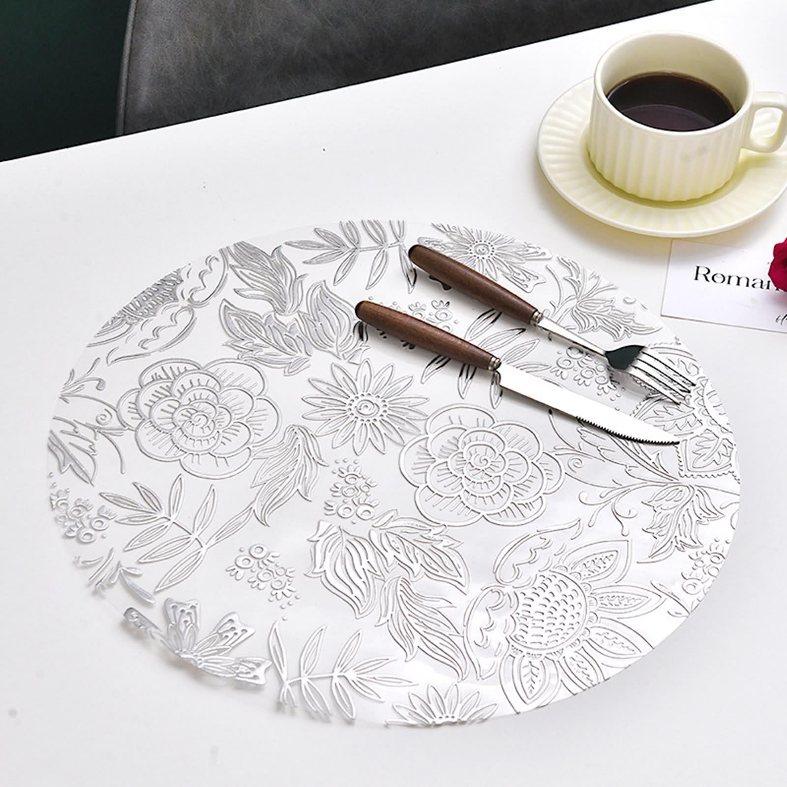 Sous-assiette moderne en PVC argent ciselé style feuille de narcisse pour réception