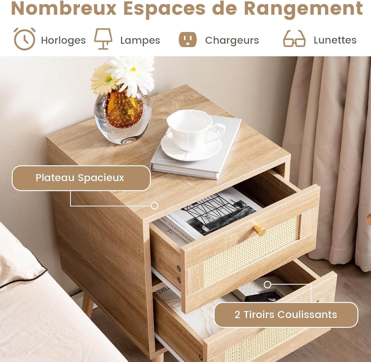 GIANTEX Comodino, Tavolo da Notte con 2 Cassetti Scorrevoli e Decorazione Rustica in Rattan, Piano Spazioso, Bottoni Dorati Eleganti e Cuscinetti di Protezione per Piedi, Naturale (1)